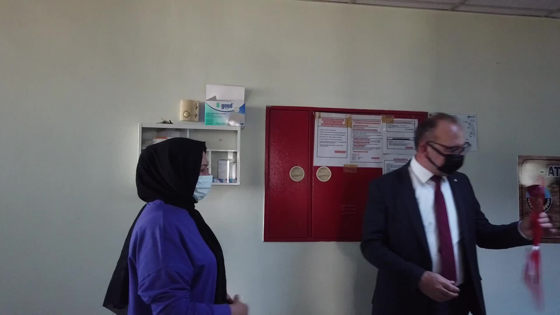 TURGUTLU BELEDİYE BAŞKANI ÇETİN AKIN VE YARDIMCILARINDAN BELEDİYE PERSONELİNE YENİ YIL KUTLAMASI
