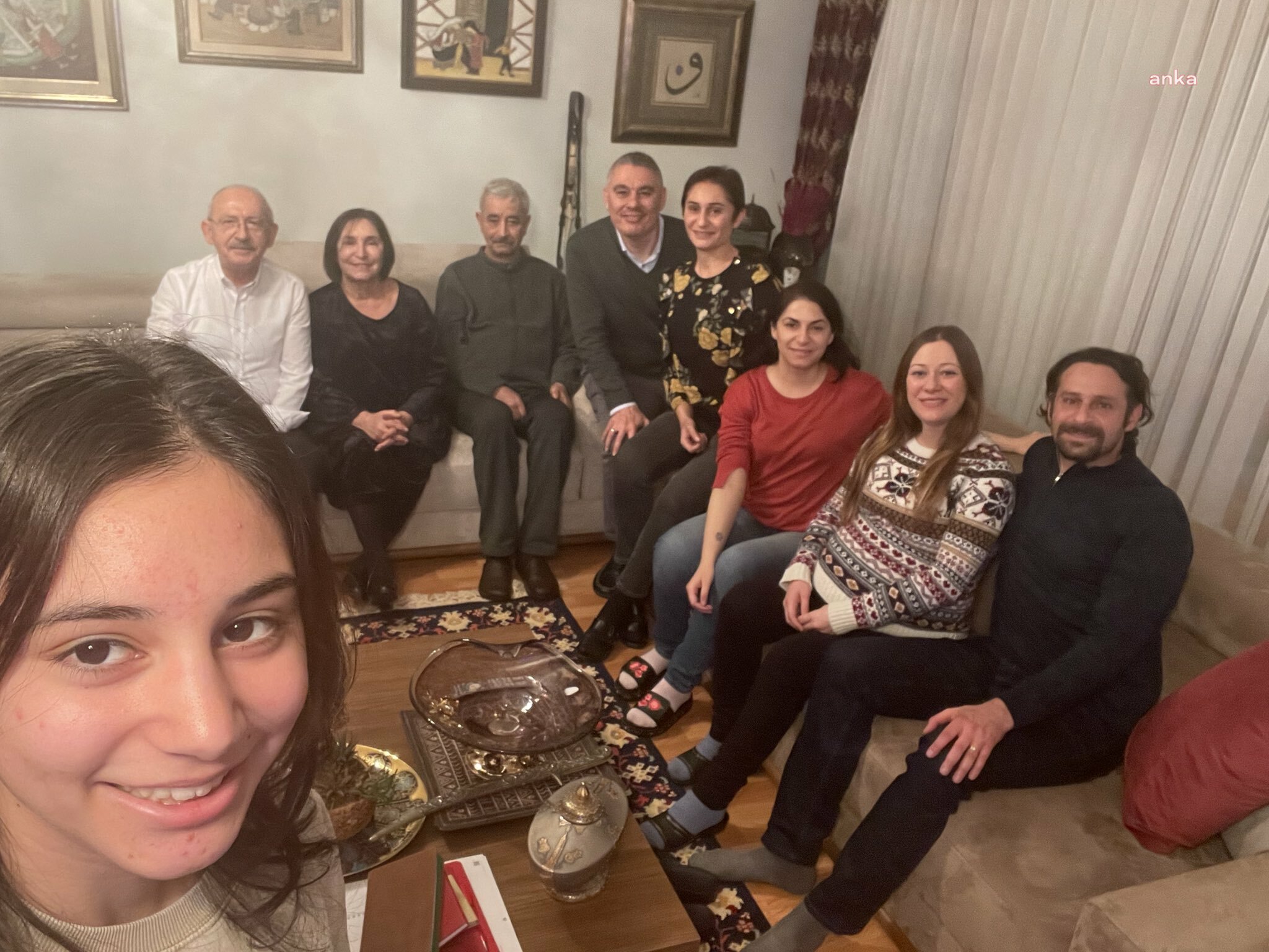 KILIÇDAROĞLU'NDAN AİLE FOTOĞRAFI: "AİLEMİZ TÜRKİYE'NİN AİLELERİNE ÇOK GÜZEL BİR YIL DİLER"