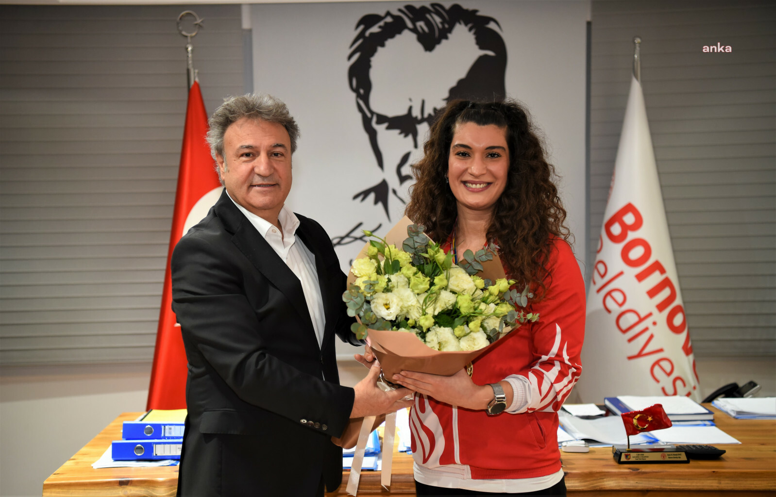 ŞAMPİYON HALTERCİDEN BORNOVA BELEDİYE BAŞKANI İDUĞ’A ZİYARET