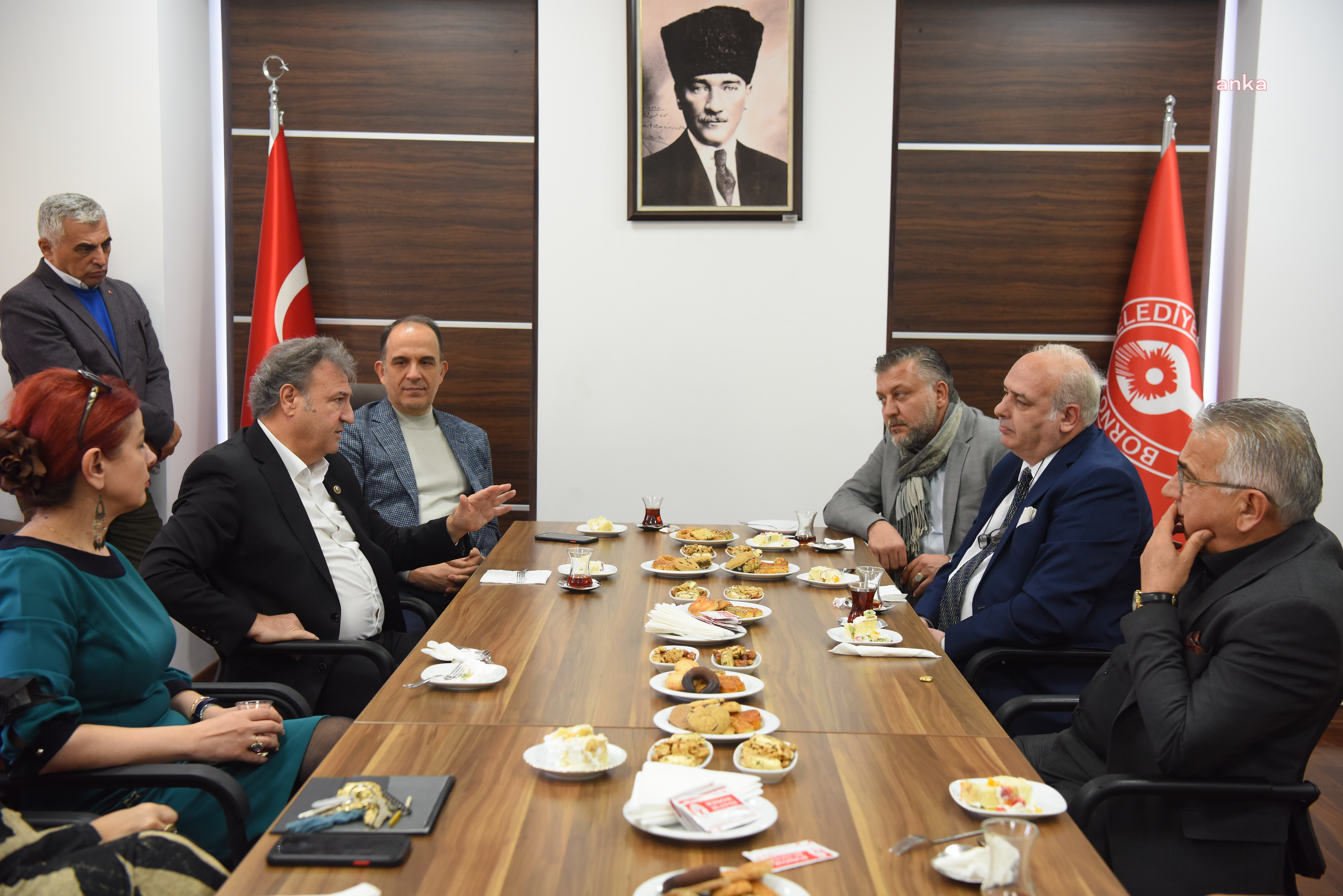 BORNOVA'YA LONDRA'DAN KONUK