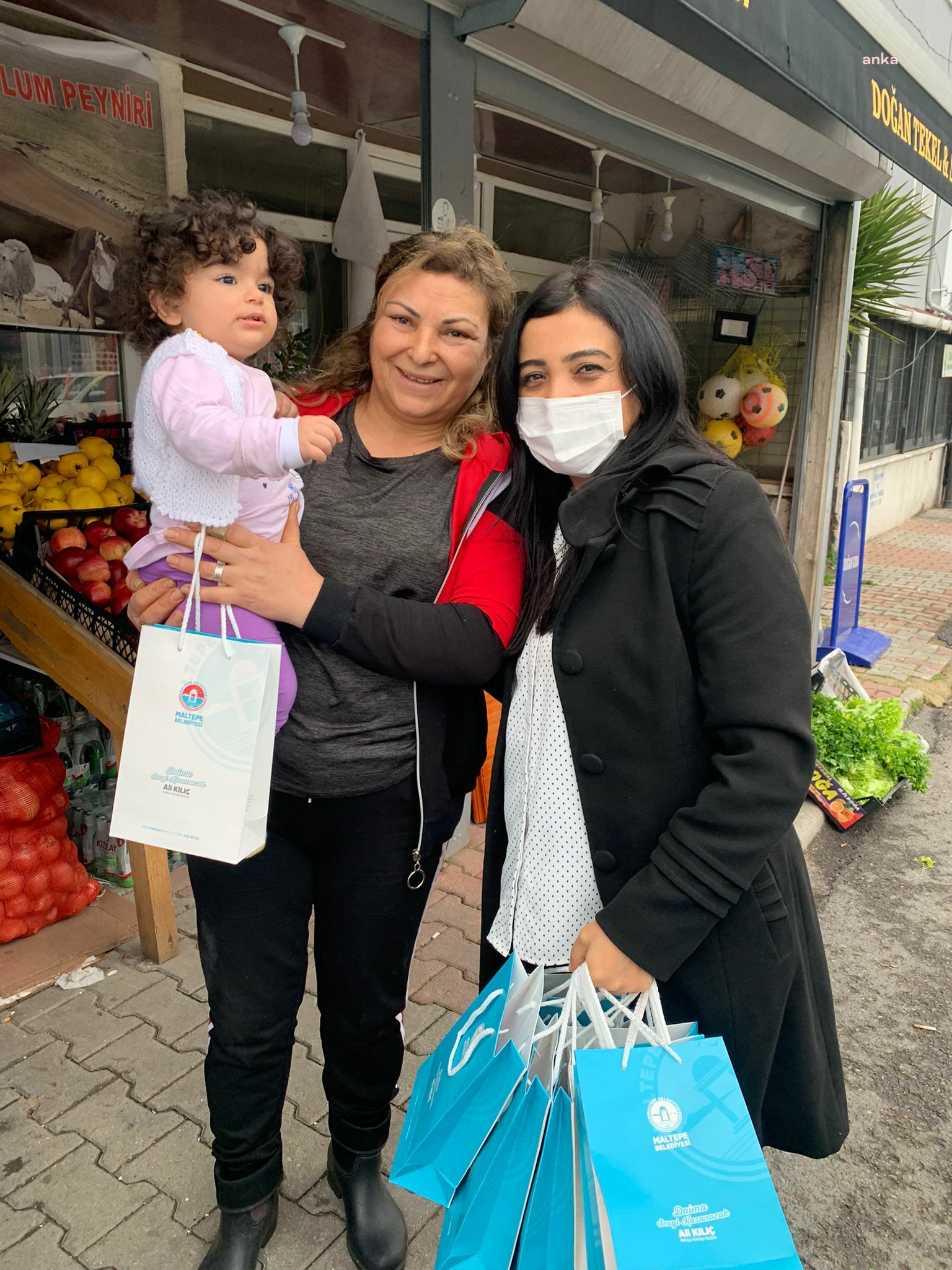 MALTEPE BELEDİYESİ'NDEN 350 ÇOCUĞA YILBAŞI HEDİYESİ