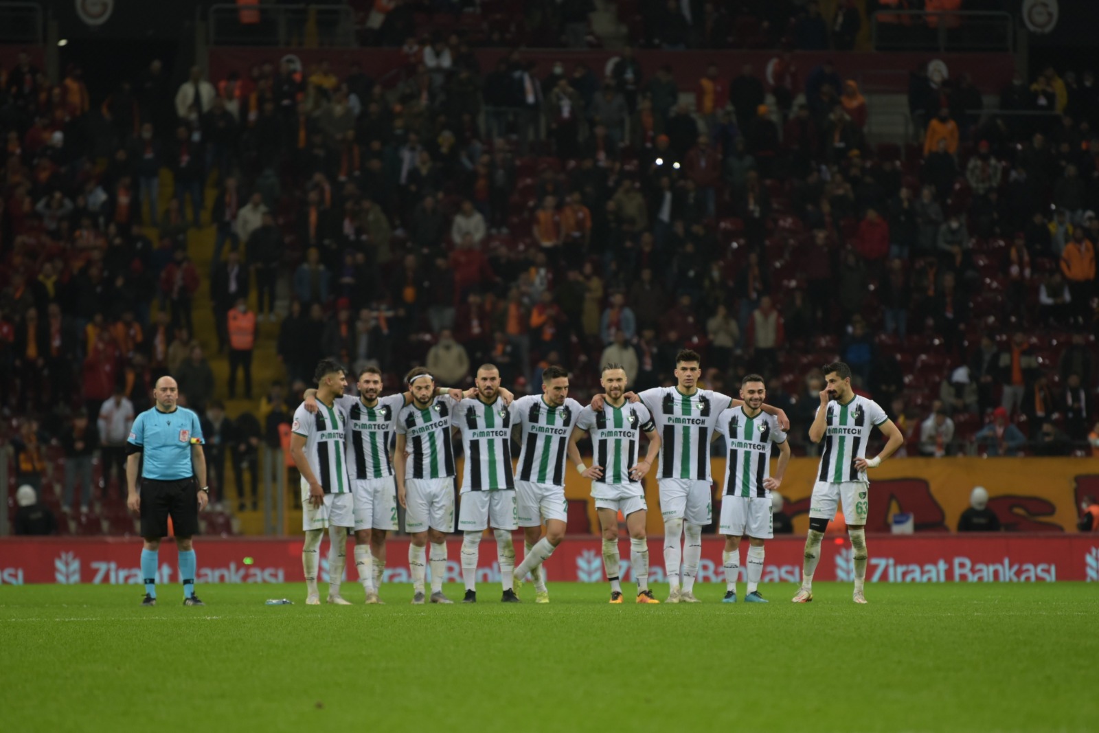DENİZLİSPOR’DA 8’İ FUTBOLCU 15 KİŞİ COVID OLDU