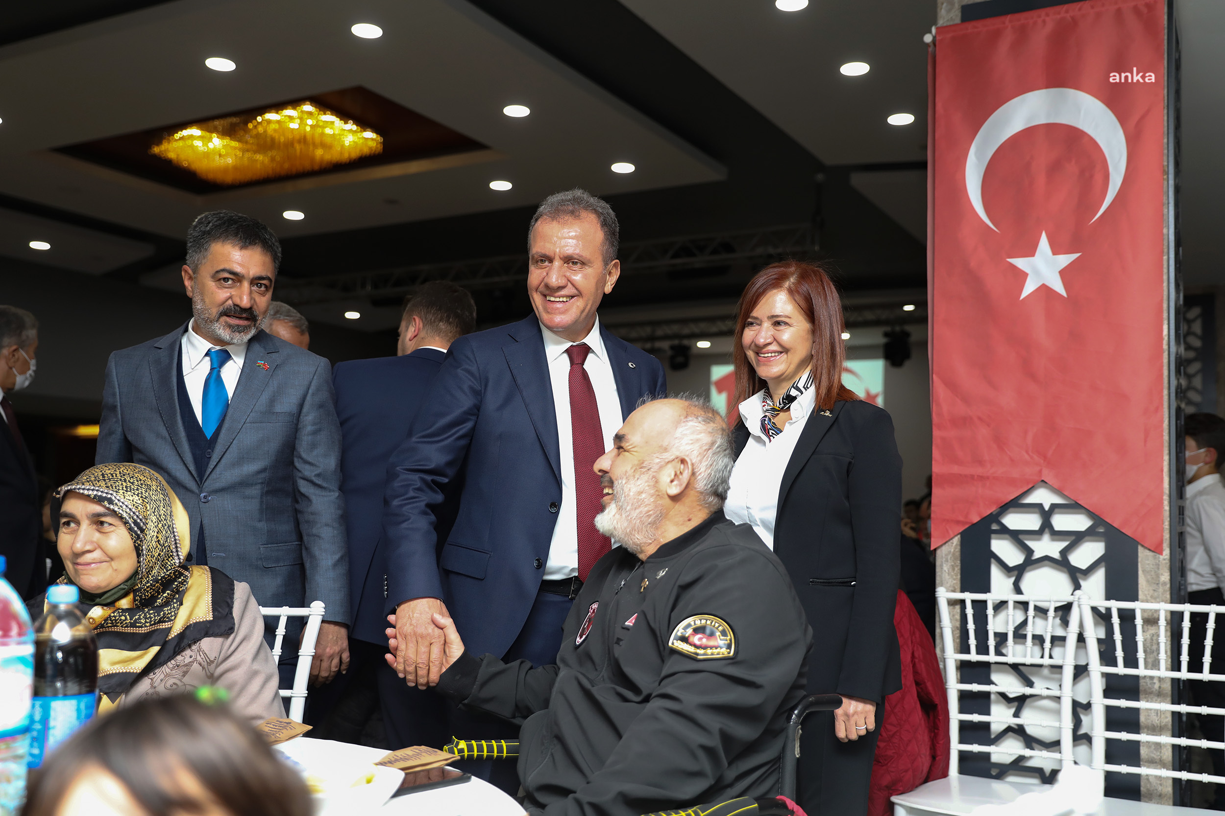 VAHAP SEÇER, ŞEHİT AİLELERİ VE GAZİLERLE YEMEKTE BULUŞTU