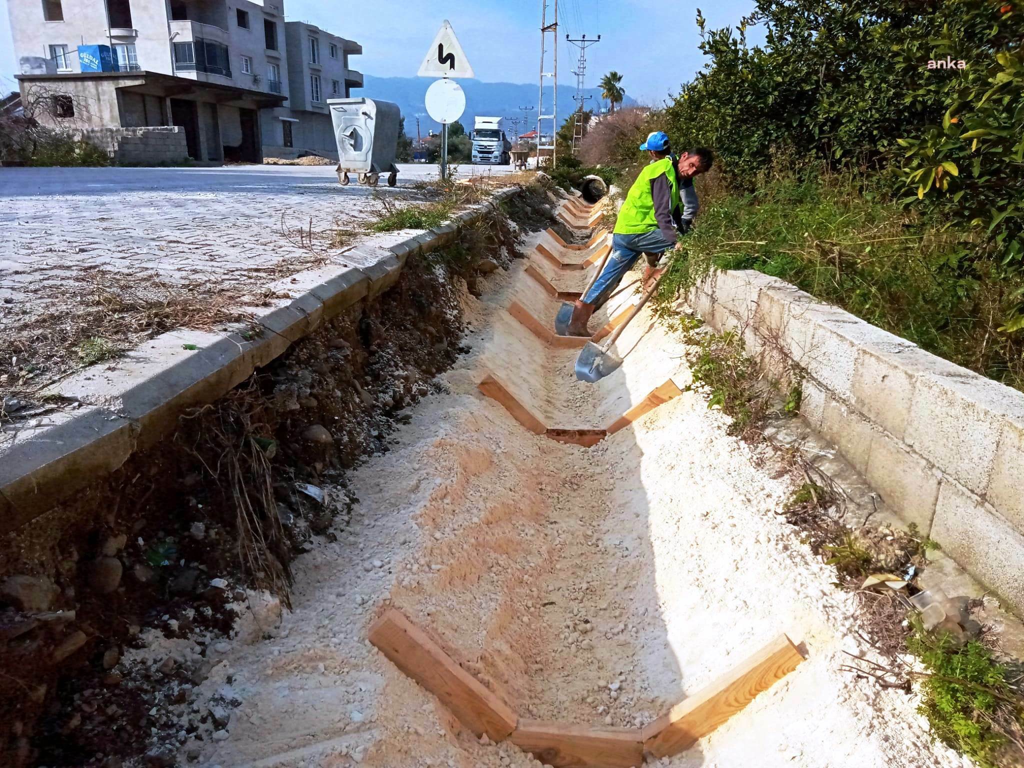 HATAY BÜYÜKŞEHİR'DEN UZUNBAĞ’A 2 BİN METRELİK SULAMA TESİSİ