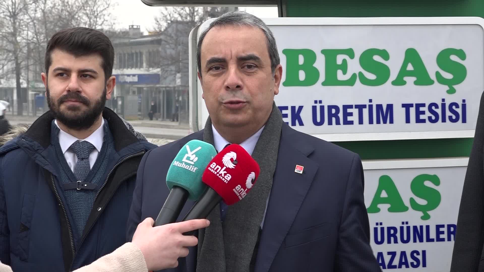 CHP BURSA İL BAŞKANI KARACA, HALK EKMEK BÜFELERİ ÖNÜNDE GÖRDÜKLERİNİ AKTARDI: “EKMEK BULAMIYORUZ, YARINA KADAR NE YAPACAĞIMIZI BİLMİYORUZ’ DEDİLER, ELLERİ BOŞ EVLERİNE DÖNDÜLER”