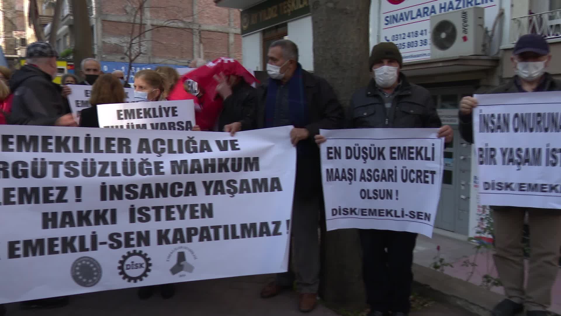 DİSK EMEKLİ-SEN'DEN 'ZAM' PROTESTOSU: İKTİDAR EMEKLİLERİN CEBİNDEKİ 3 KURUŞA GÖZ DİKMİŞTİR