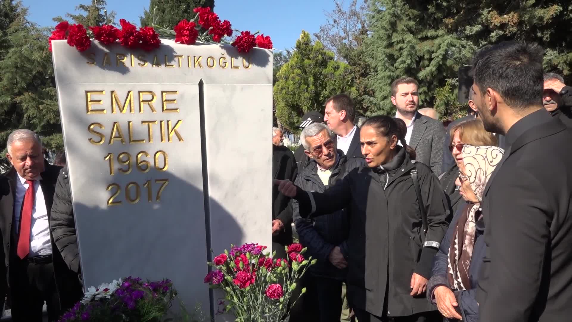 EMRE SALTIK, ÖLÜMÜNÜN 3'ÜNCÜ YILINDA MEZARI BAŞINDA ANILDI