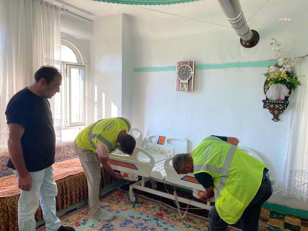 ANTALYA BÜYÜKŞEHİR, ELEKTRİKLİ HASTA YATAKLARINI İHTİYAÇ SAHİPLERİNE ULAŞTIRIYOR