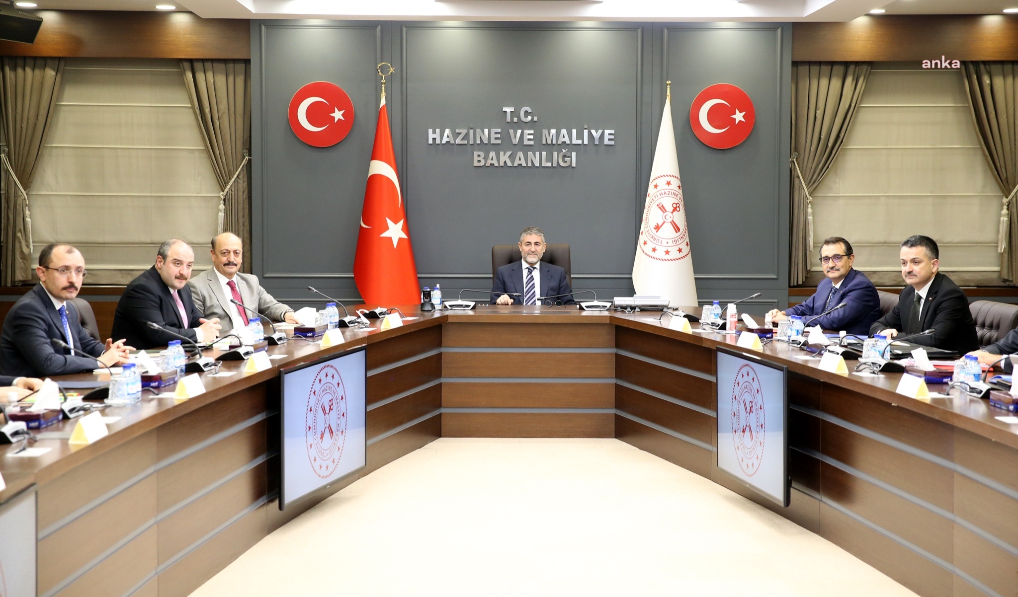 FİYAT İSTİKRARI KOMİTESİ'NDE ENFLASYONLA MÜCADELE TEDBİRLERİ ELE ALINDI