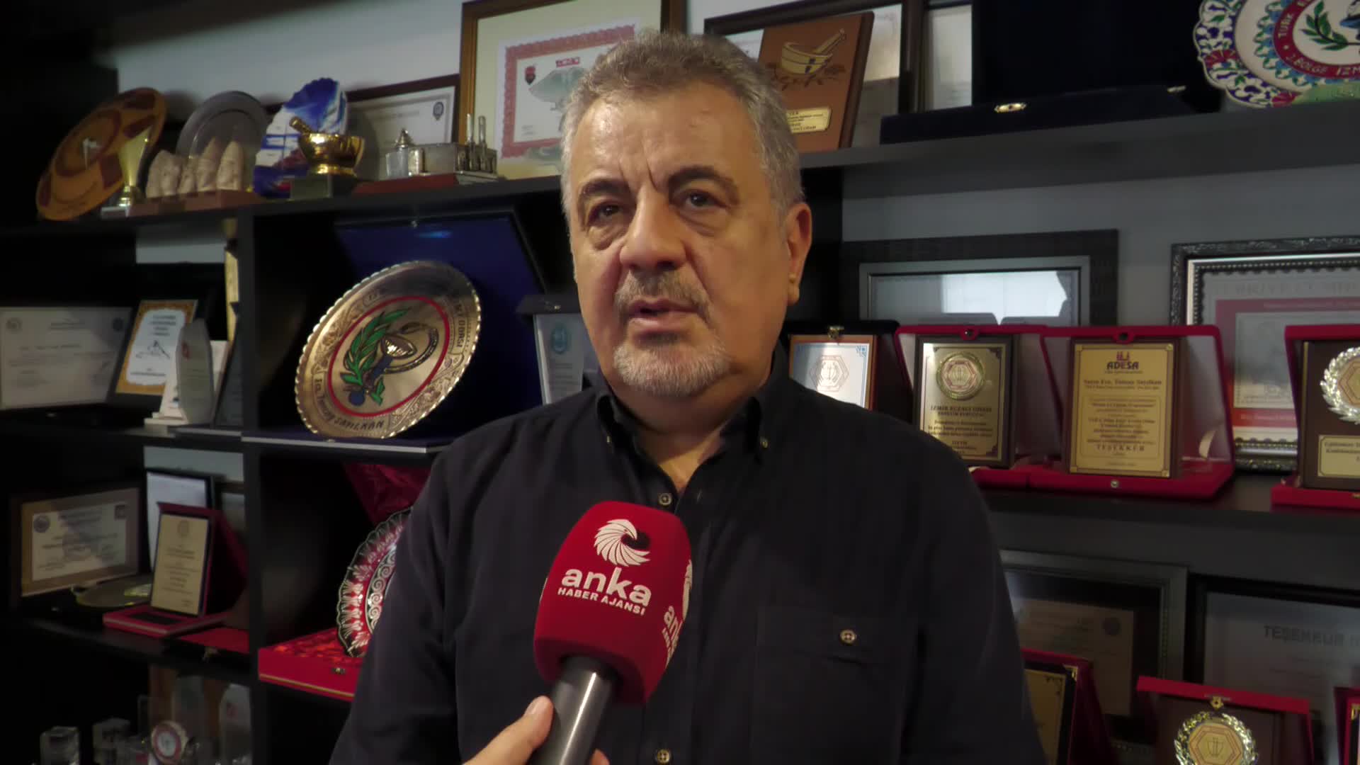 İZMİR ECZACILAR ODASI BAŞKANI SAYILKAN: “HER ÜÇ İLAÇTAN BİRİ İÇİN ‘YOK’ DEMEK DURUMUNDA KALIYORUZ”