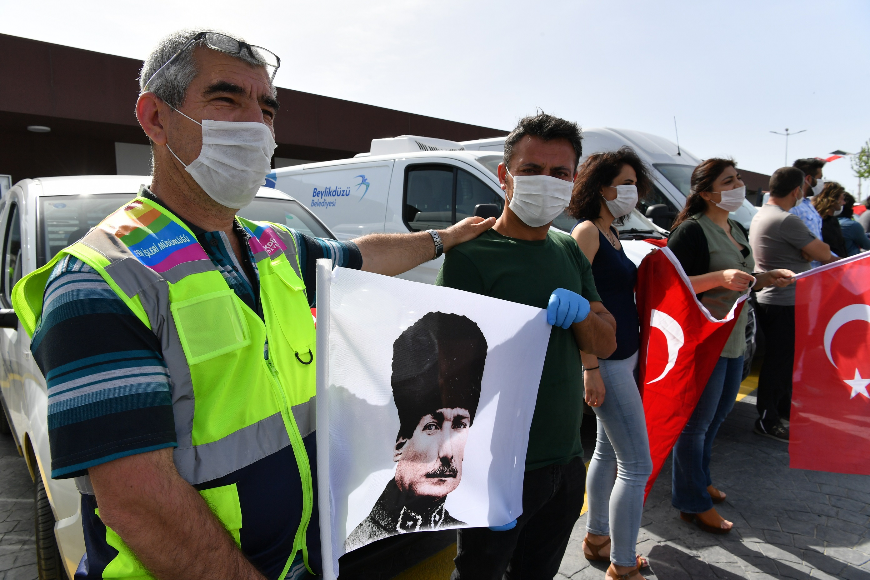 19 MAYIS’TA BEYLİKDÜZÜ’NDE  1919 AİLEYE YARDIM KOLİSİ DAĞITILDI