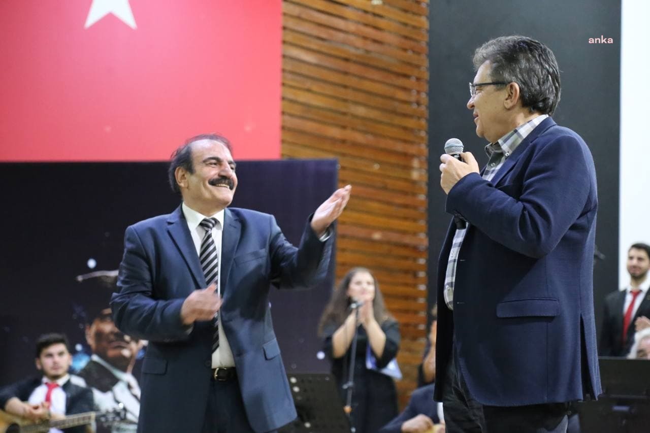 EDREMİT BELEDİYESİ YURDUN SESİ KOROSU’NDAN "YENİ YILA MERHABA" KONSERİ
