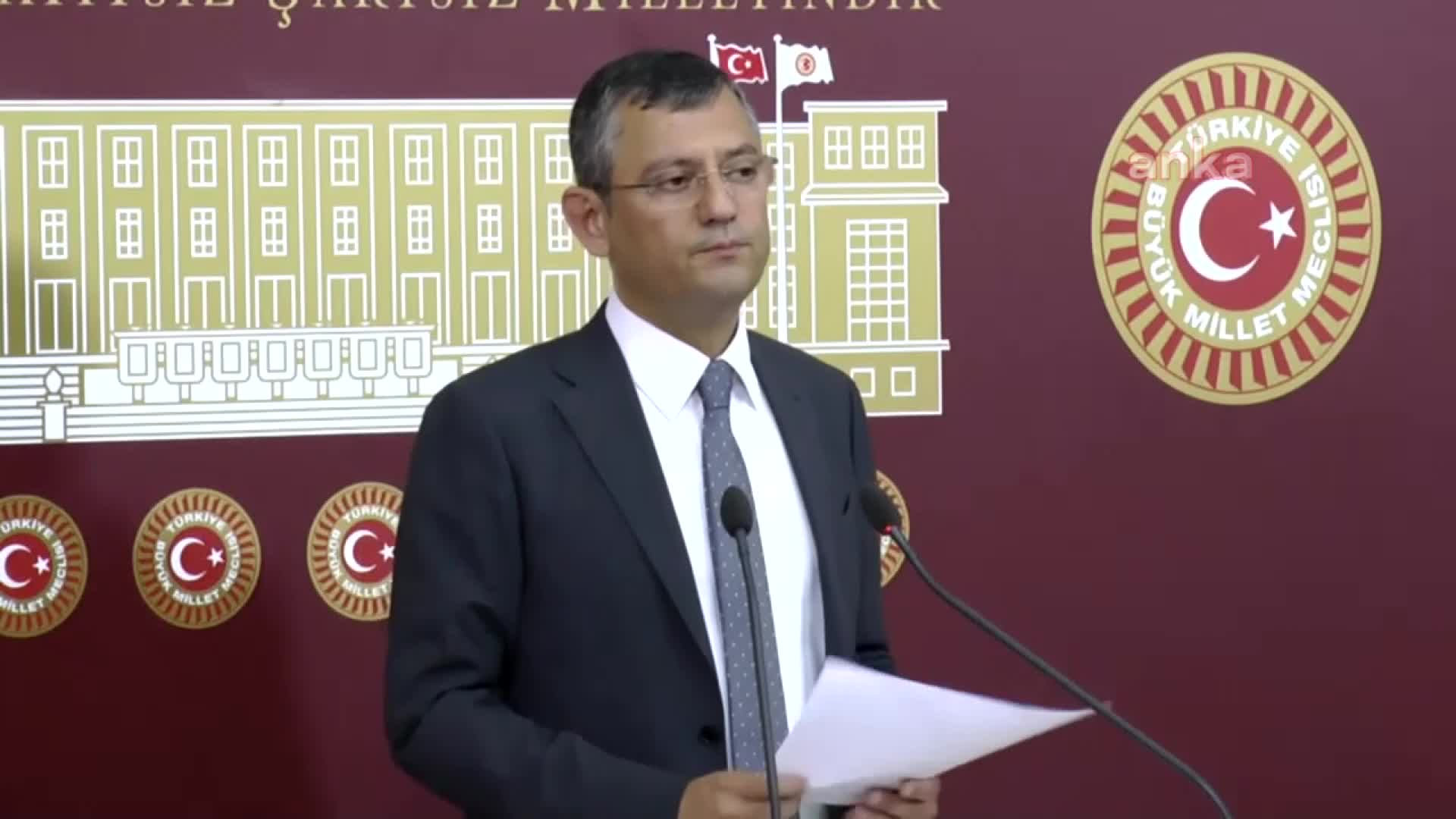 ÖZEL'DEN TRT TEPKİSİ: KENDİNİ KONTROL EDECEK