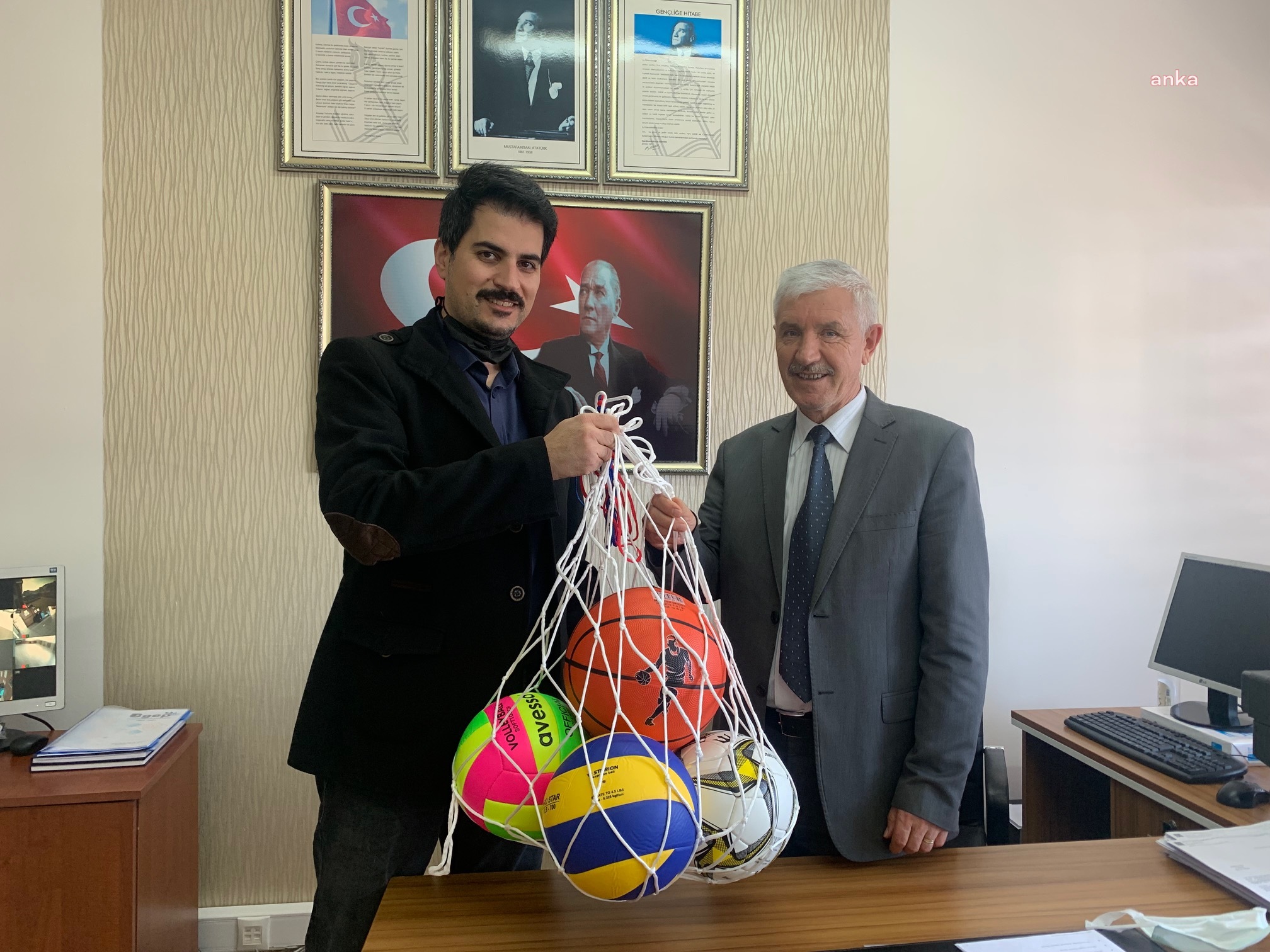 BANDIRMA'DA EN FAZLA ATIK PİL TOPLAYAN OKULLAR VE ÖĞRENCİLER ÖDÜLLERİNİ ALDI