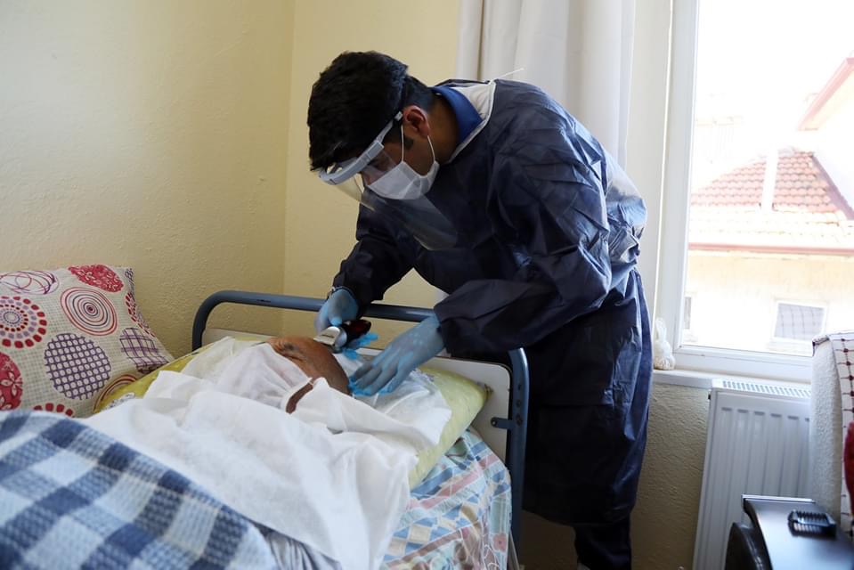 MUĞLA'DA 65 YAŞ ÜSTÜ VATANDAŞLARIN BAYRAM TIRAŞI BÜYÜKŞEHİRDEN