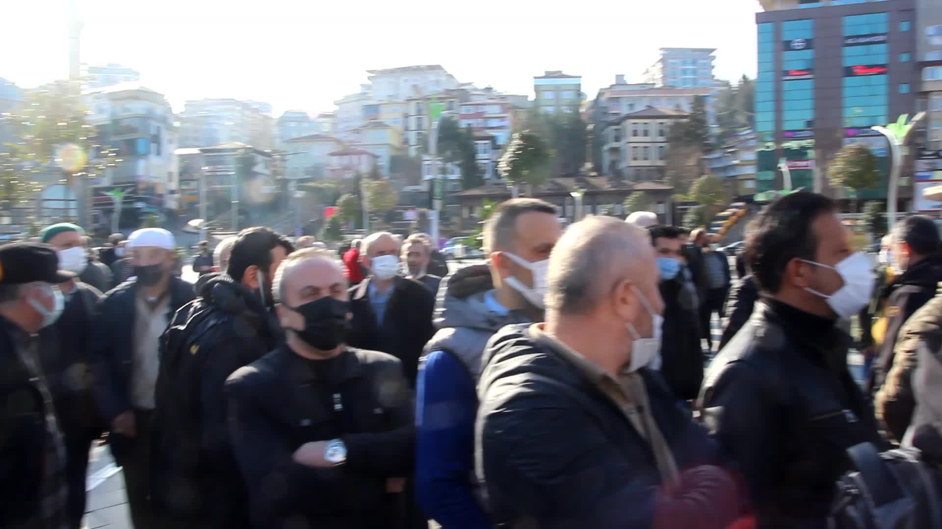 MEVSİMLİK ÇAYKUR İŞÇİLERİ KADRO TALEBİYLE EYLEM YAPTI