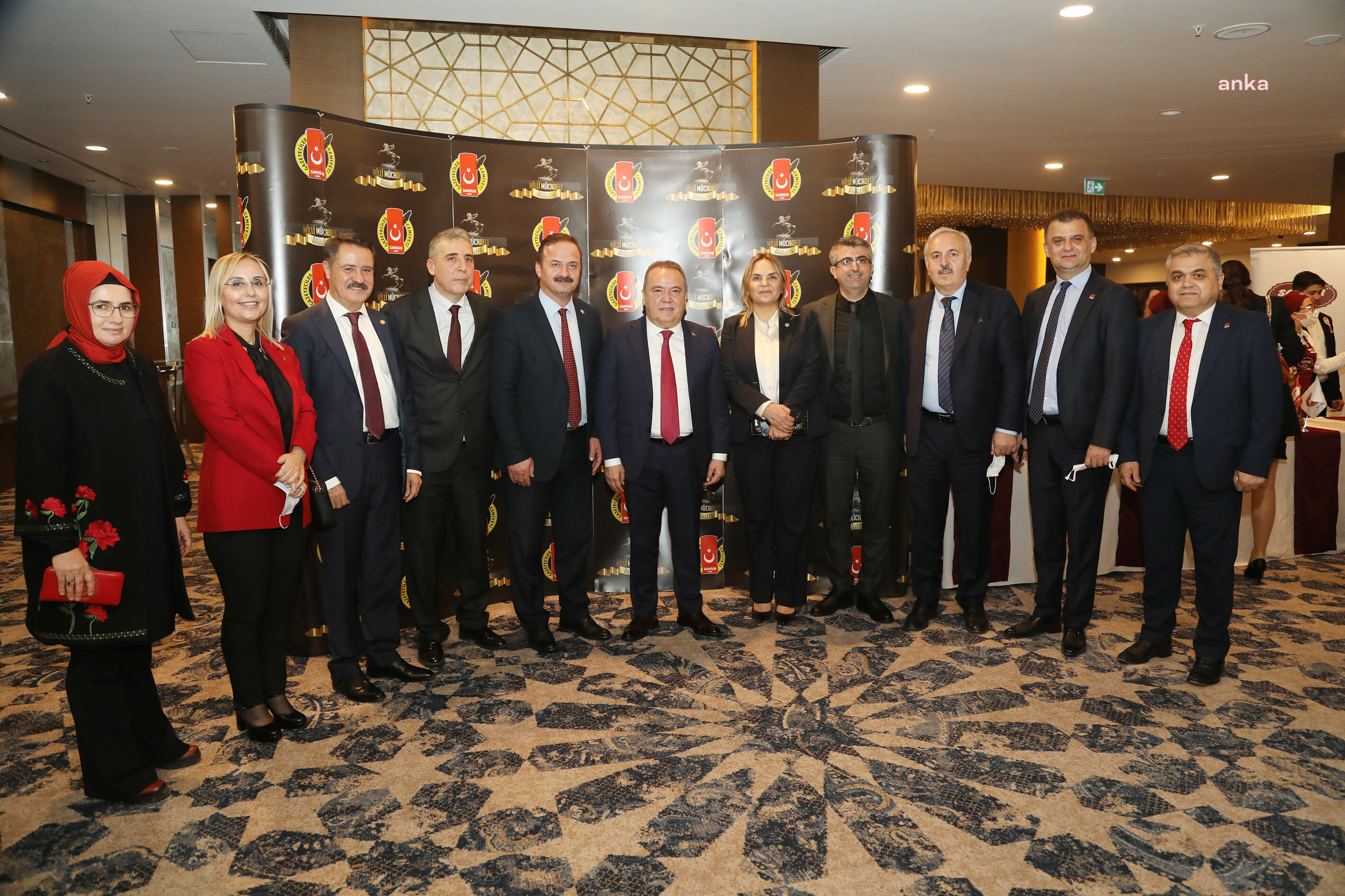 CEMİL DEVECİ’YE “YILIN BELEDİYE BAŞKANI” ÖDÜLÜ