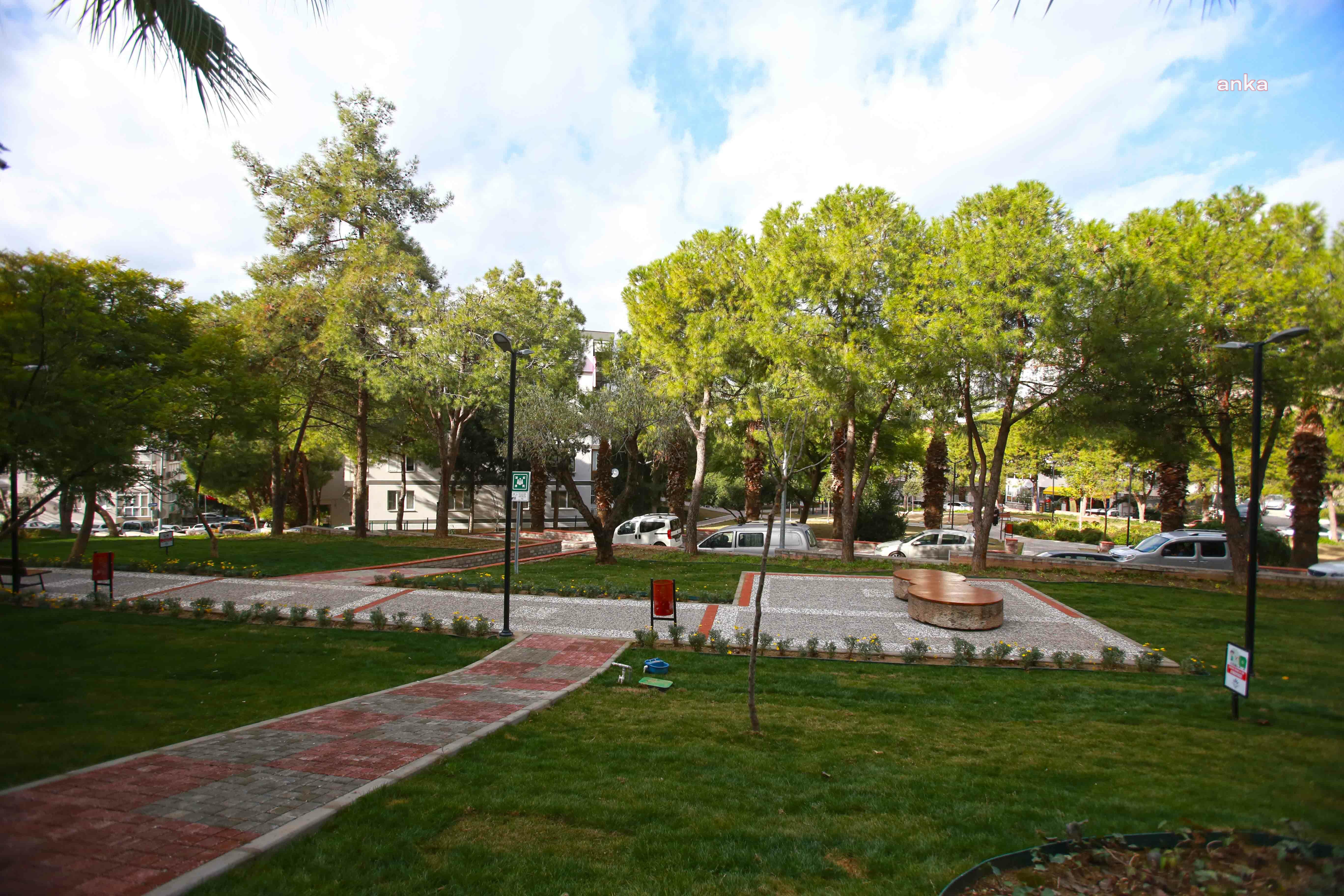 KARABAĞLAR BELEDİYESİ PARKLARI YENİLEMEYE DEVAM EDİYOR