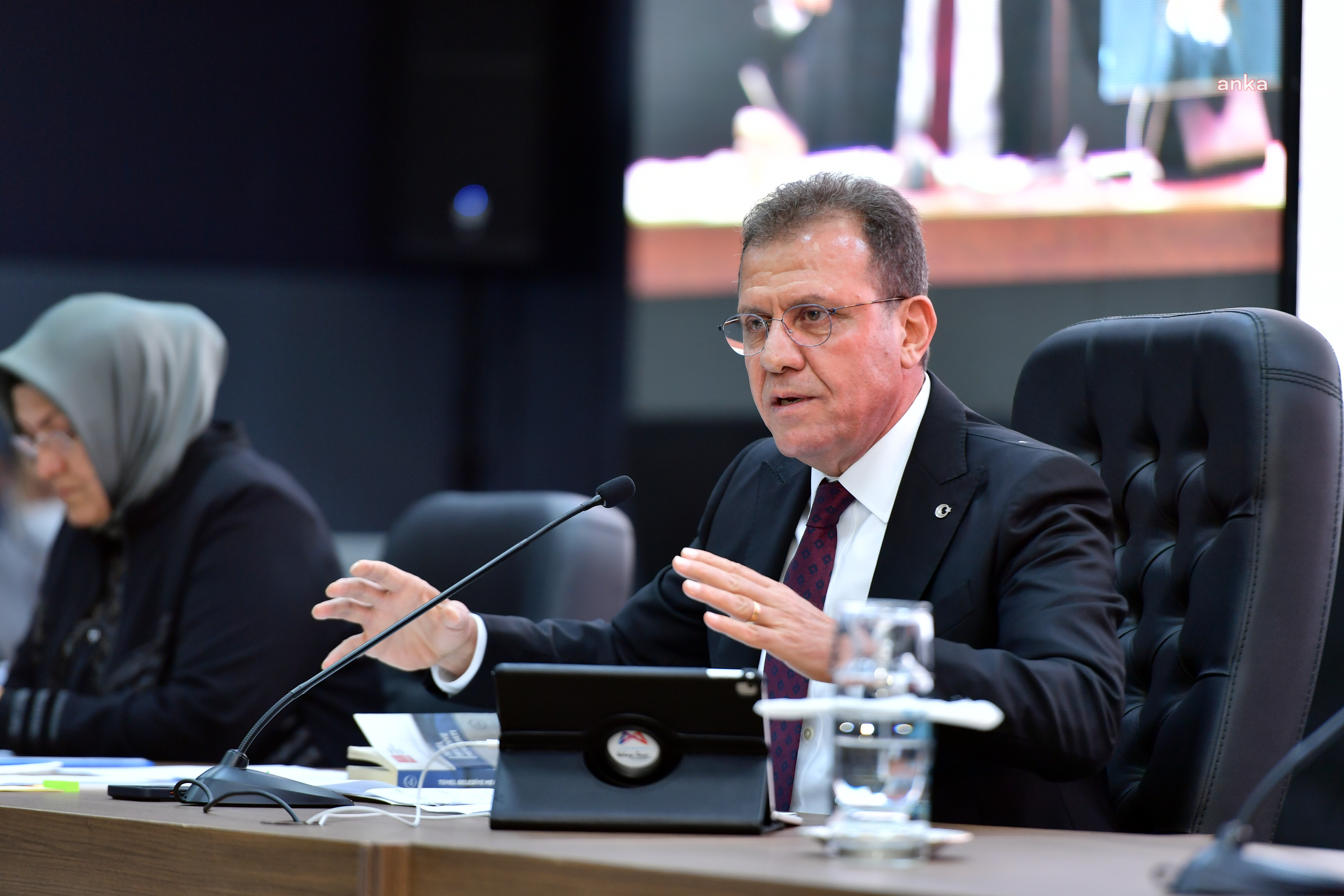 VAHAP SEÇER: “İŞ BORÇLANMAYA GELİNCE DEVLETTE DEVAMLILIK ESAS OLMUYOR”