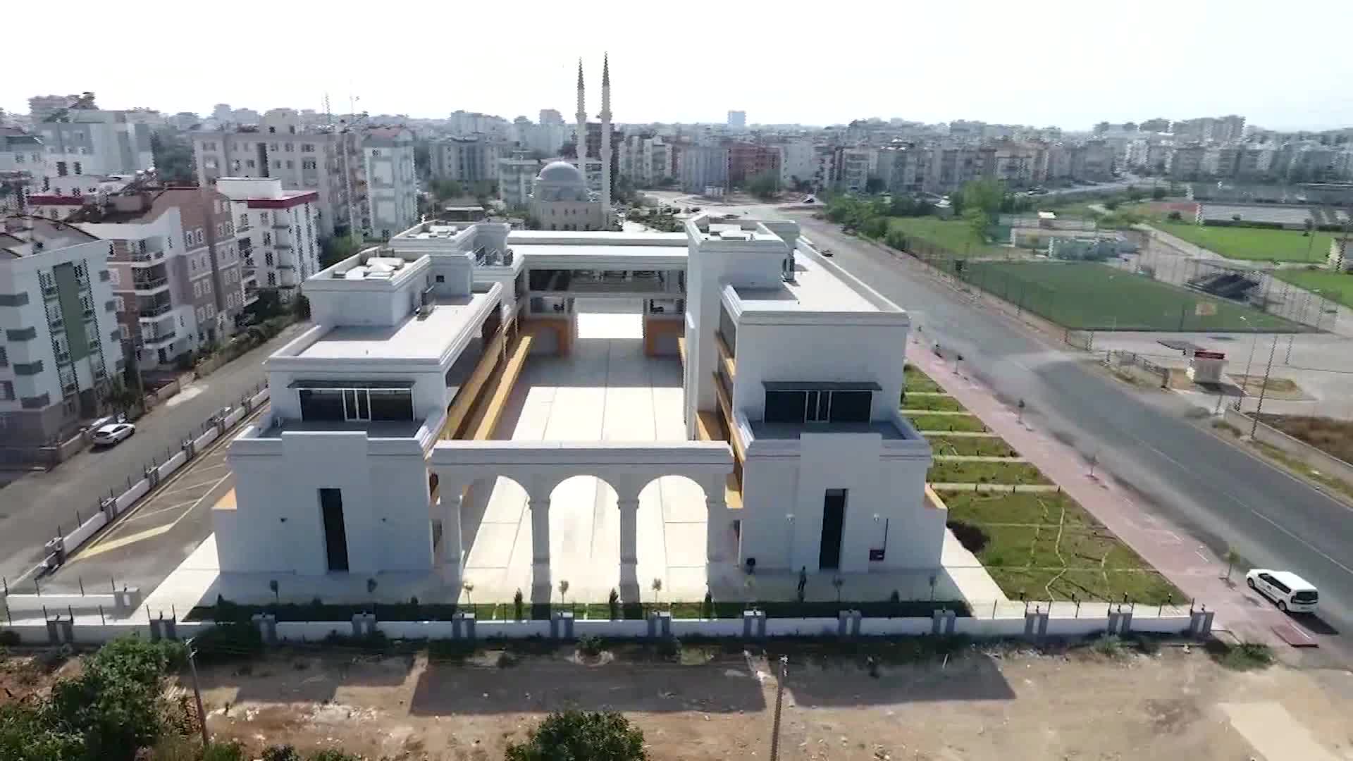 KALEİÇİ’NİN TEMİZLİĞİ YABANCI ÖĞRENCİLERİN DİKKATİNİ ÇEKTİ