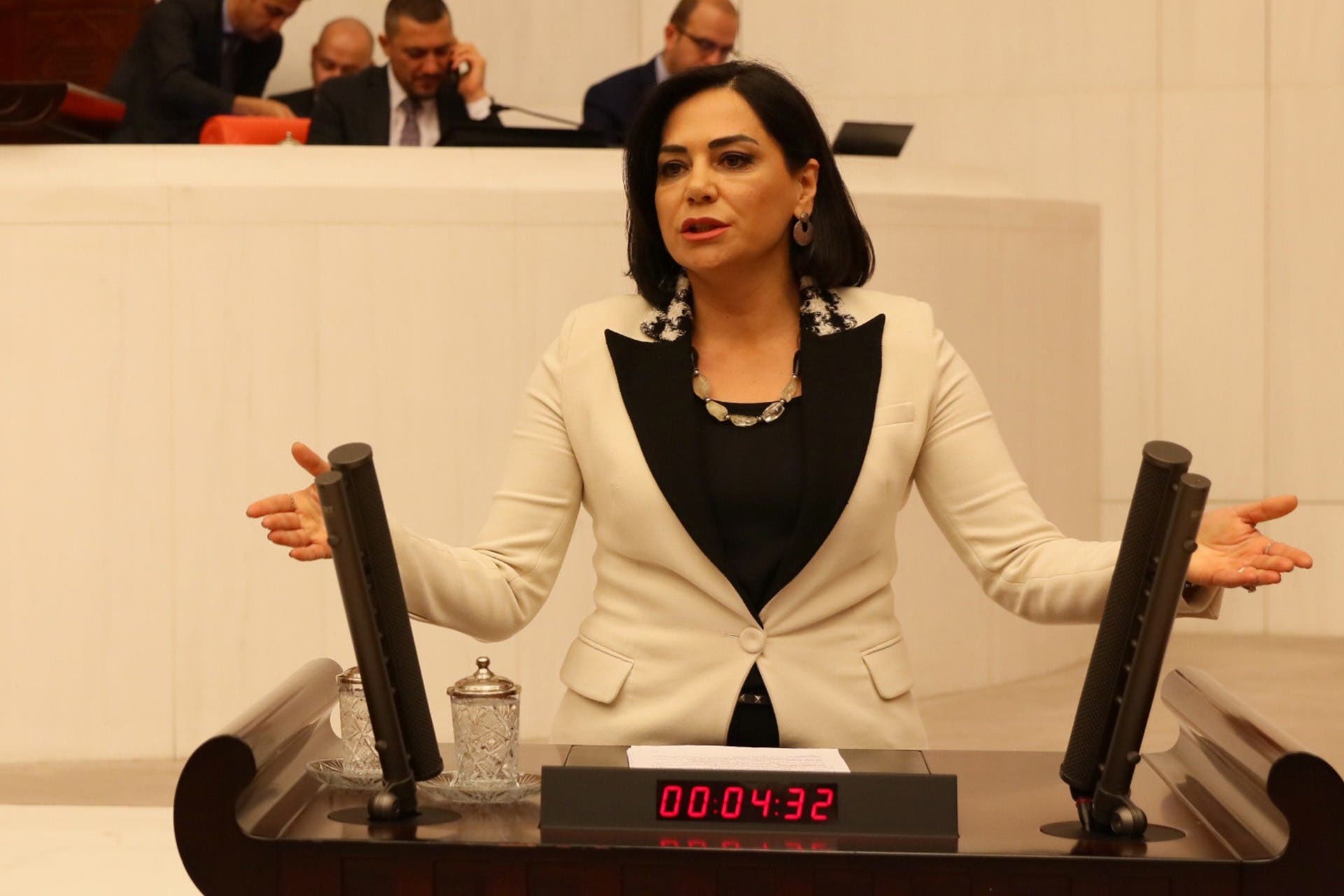 CHP’Lİ YÜCEER: ‘ÇİFTÇİNİN 1 KURUŞLUK DEĞERİ YOK MU?’