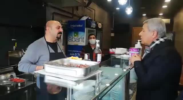 DÜZCELİ BAKKAL: "44 GÜNDE 3 SEFER ZAM GELDİ, ETİKETLERİ SÖKTÜM ARTIK, 3 LİRALIK BİSKÜVİ YOK"