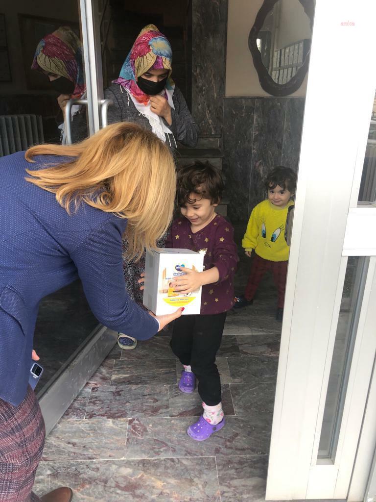 ODUNPAZARI BELEDİYESİ'NDEN İHTİYAÇ SAHİBİ BEBEKLERE MAMA DESTEĞİ