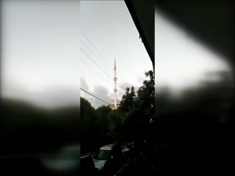 İZMİR’DE CAMİ HOPARLÖRÜNDEN ŞİMDİ DE ‘YUH YUH’ ŞARKISI ÇALINDI, MÜFTÜLÜK MERKEZİ EZAN SİSTEMİNİ KAPATTI