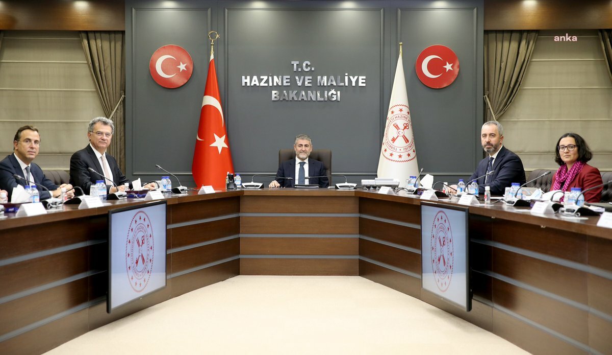 HAZİNE VE MALİYE BAKANI NEBATİ TÜSİAD HEYETİ İLE GÖRÜŞTÜ