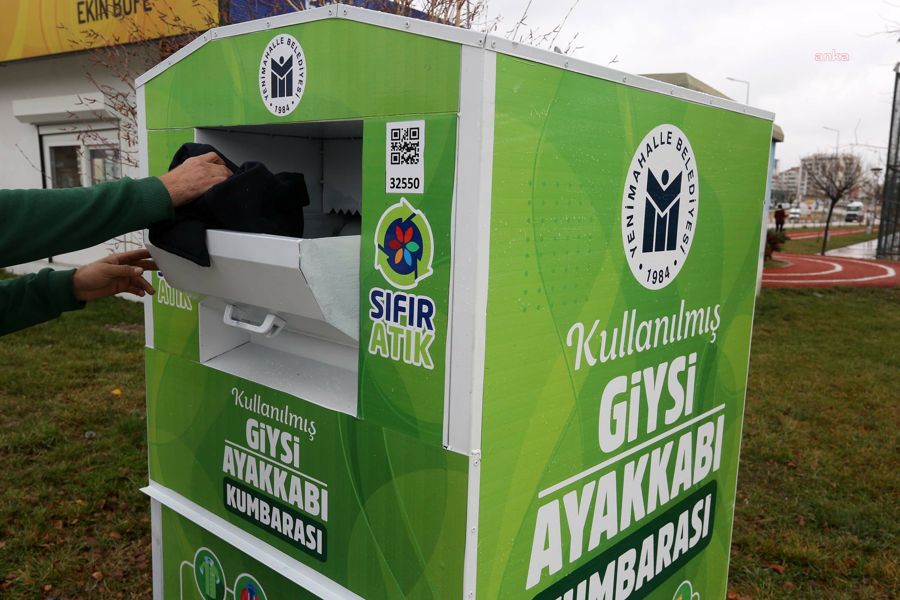 YENİMAHALLE'DE ESKİMİŞ TEKSTİL ÜRÜNLERİ ARTIK ÇÖPE DEĞİL KUMBARAYA GİDECEK