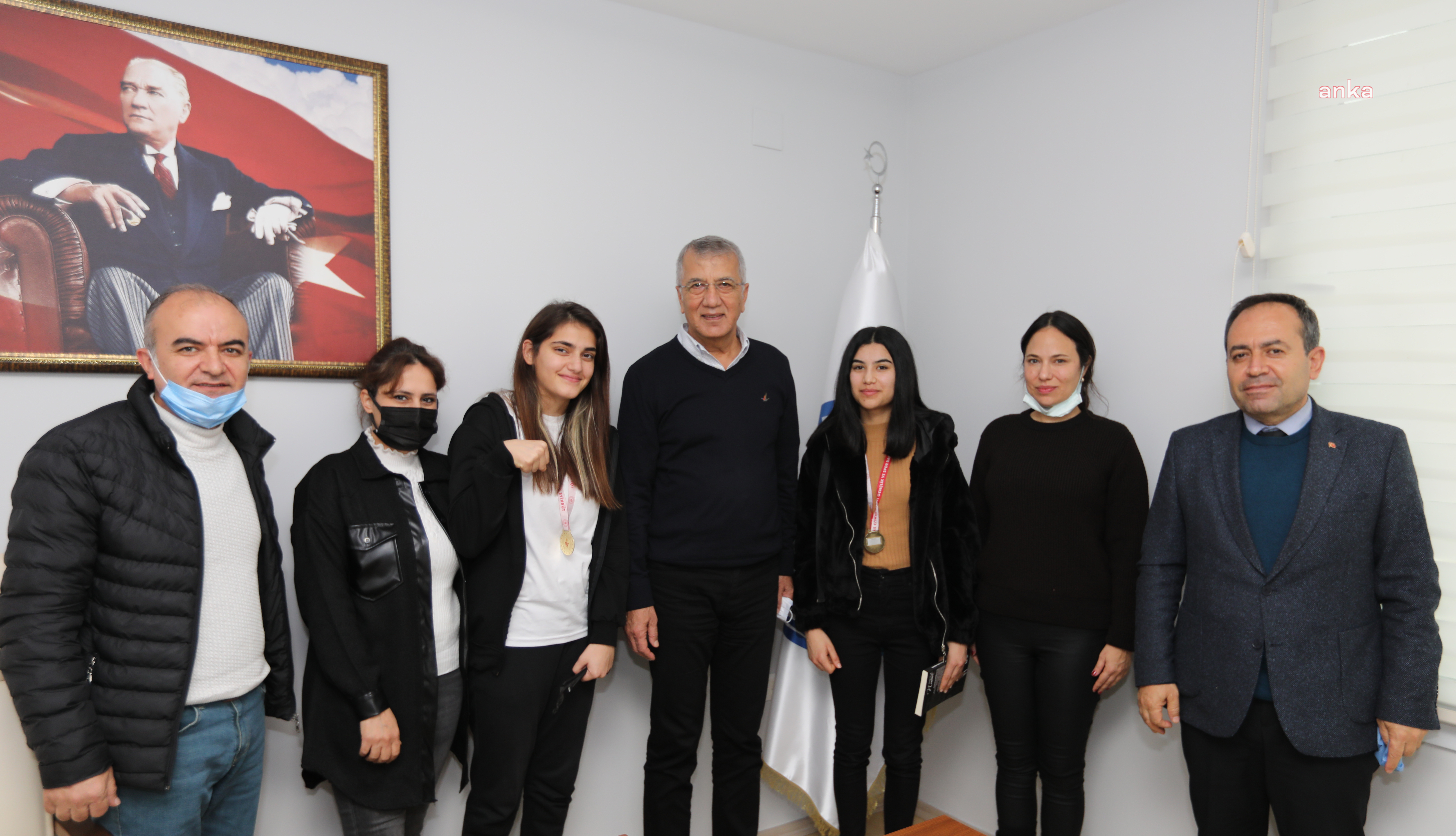 MEZİTLİ’NİN BİLEĞİ BÜKÜLEMEYEN KIZLARINDAN BELEDİYE BAŞKANI TARHAN’A ZİYARET