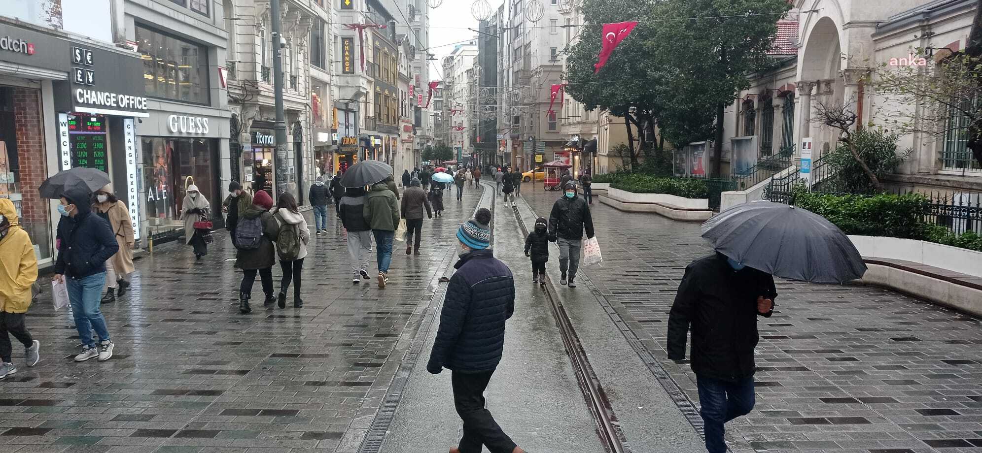 İSTANBUL'DA KAR YAĞIŞI BAŞLADI: İBB, 60 FARKLI NOKTAYA, BUZLANMA ERKEN UYARI SİSTEMİ KURDU