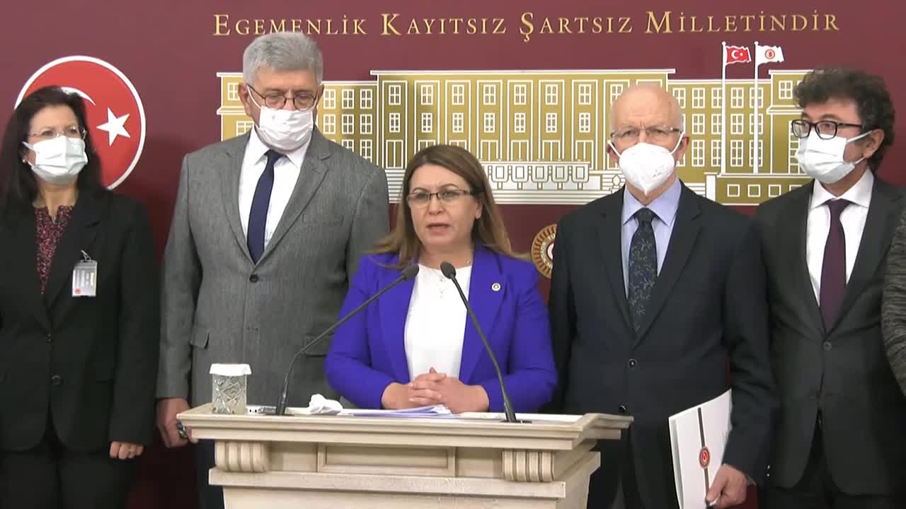 CHP’LİLER, KHK’LI AKADEMİSYENLERLE ORTAK ÇAĞRI YAPTI: "KURUM KANAATLERİNİ YARGI KARARLARININ ÜZERİNDE GÖREN OHAL KOMİSYONU LAĞVEDİLMELİ"
