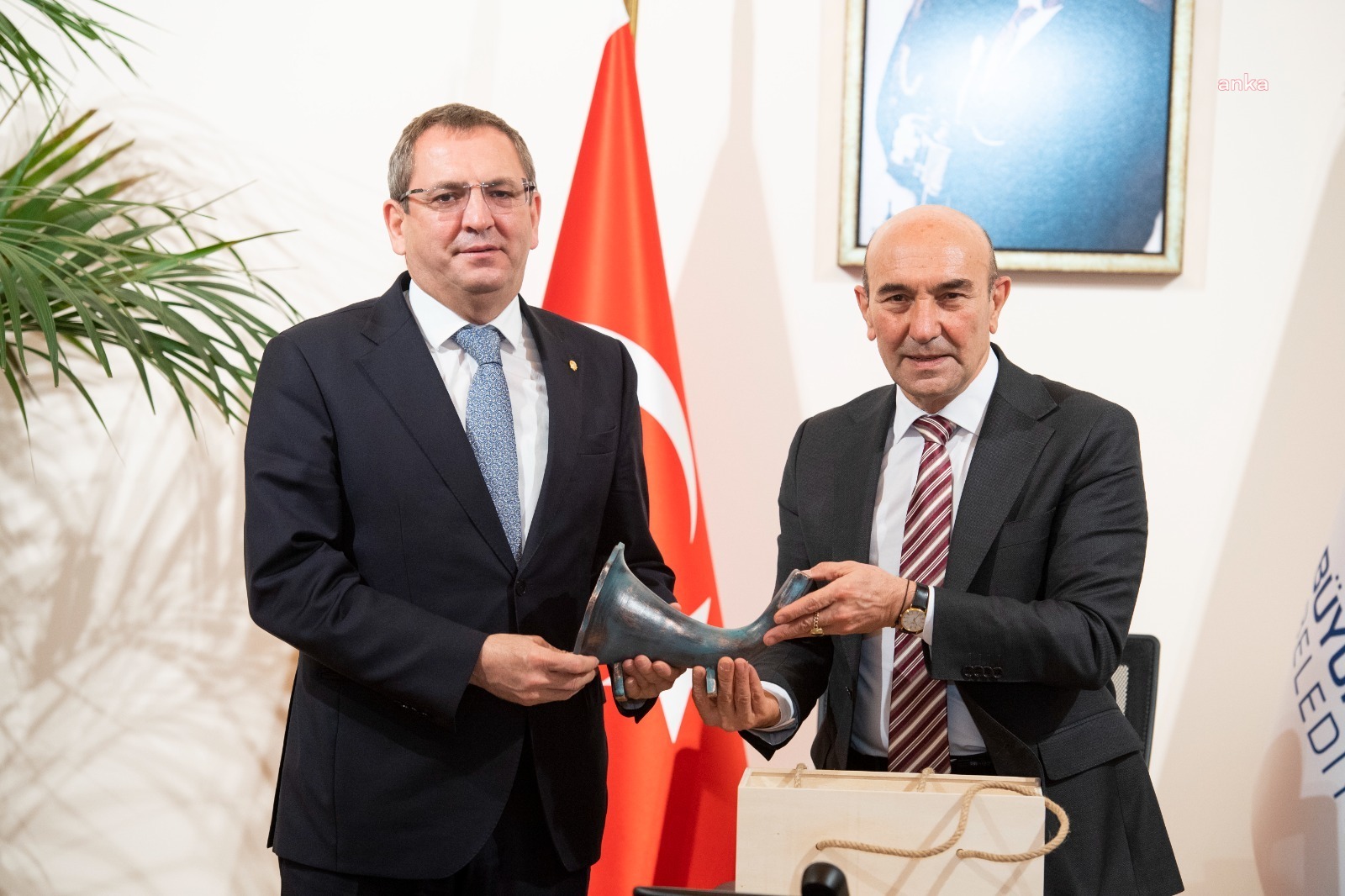 BAŞKAN SOYER, AYVALIK BELEDİYE BAŞKANI ERGİN’İ AĞIRLADI