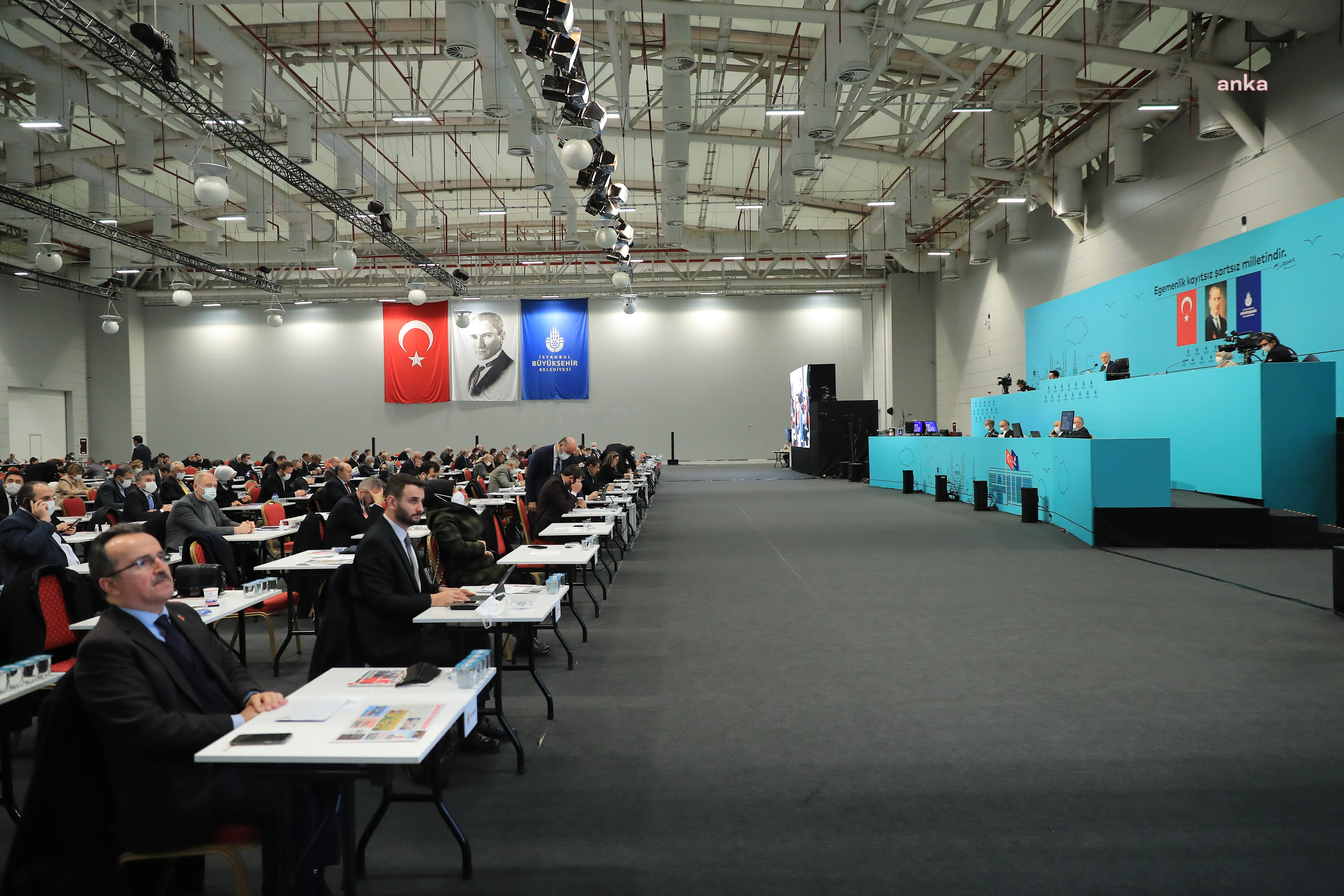 İSTANBUL'DA SAĞLIK ÇALIŞANLARININ ÜCRETSİZ ULAŞIM HAKKI UZATILDI