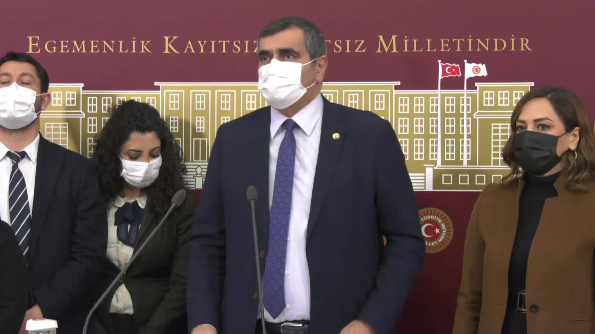 CHP, HDP VE İYİ PARTİ; TTB İLE BİRLİKTE SAĞLIK ÇALIŞANLARININ HAKLARININ VERİLMESİ İÇİN ÇAĞRI YAPTI: “ÇIĞLIĞI DUYMASINI İSTİYORUZ SİYASİ OTORİTENİN”