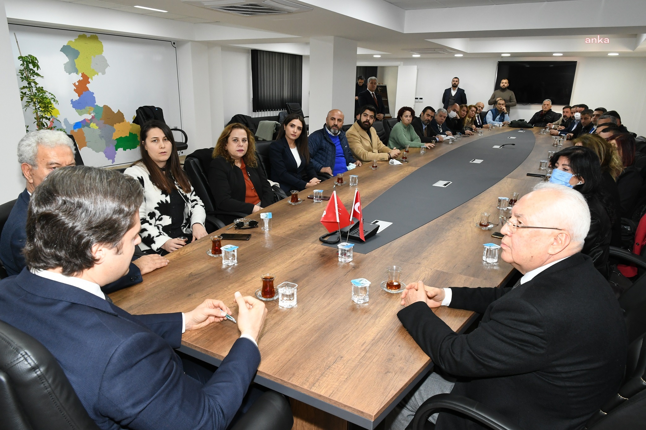 KARABAĞLAR'DAN CHP İZMİR İL BAŞKANLIĞI'NA "HAYIRLI OLSUN" ZİYARETİ