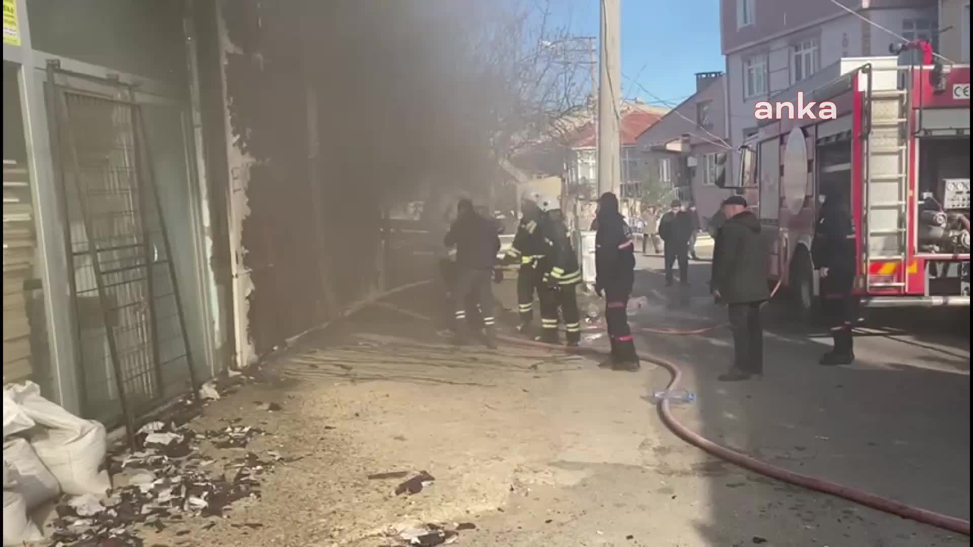 ÇORLU’DA GERİ DÖNÜŞÜM FABRİKASINDA YANGIN: BİRİ AĞIR ÜÇ KİŞİ YARALANDI