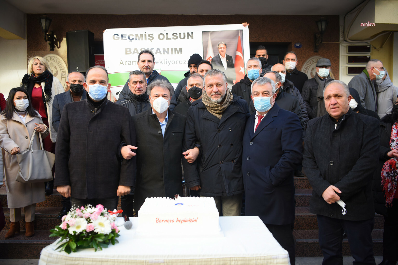 KORONAVİRÜSÜ ATLATAN BORNOVA BELEDİYE BAŞKANI İDUĞ’A COŞKULU KARŞILAMA