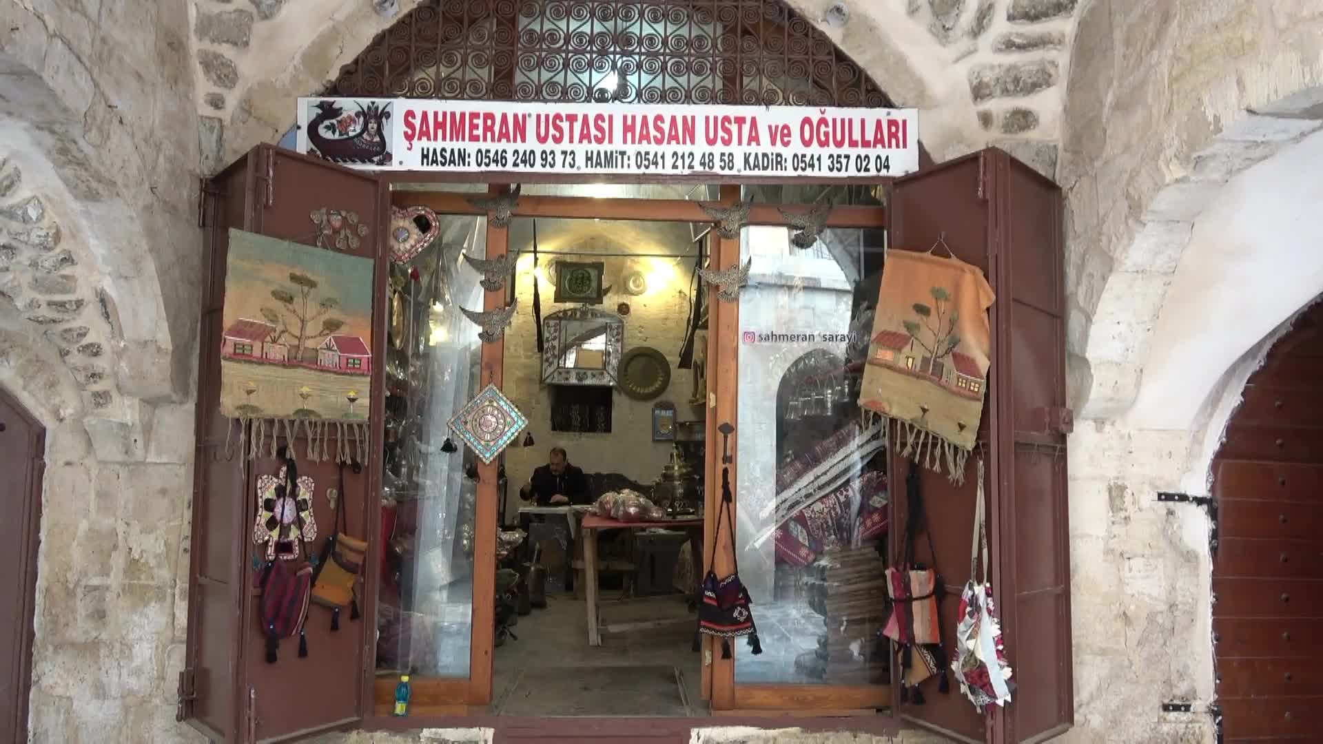 MARDİN’DE CAM ALTI SANATINI DÖRT KUŞAKTIR SÜRDÜRÜYOR