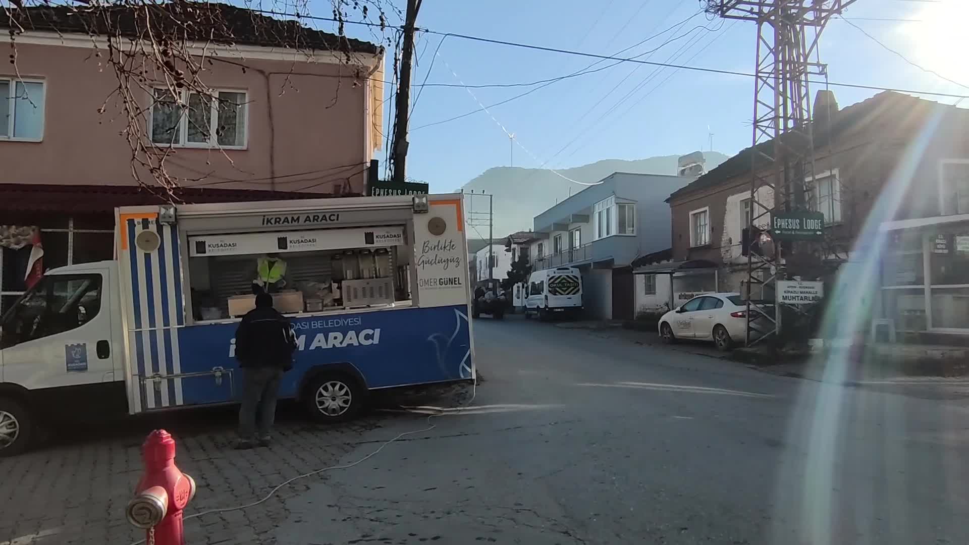 KUŞADASI BELEDİYESİ’NİN SICAK ÇORBA İKRAMI KİRAZLI SAKİNLERİNİN İÇİNİ ISITTI