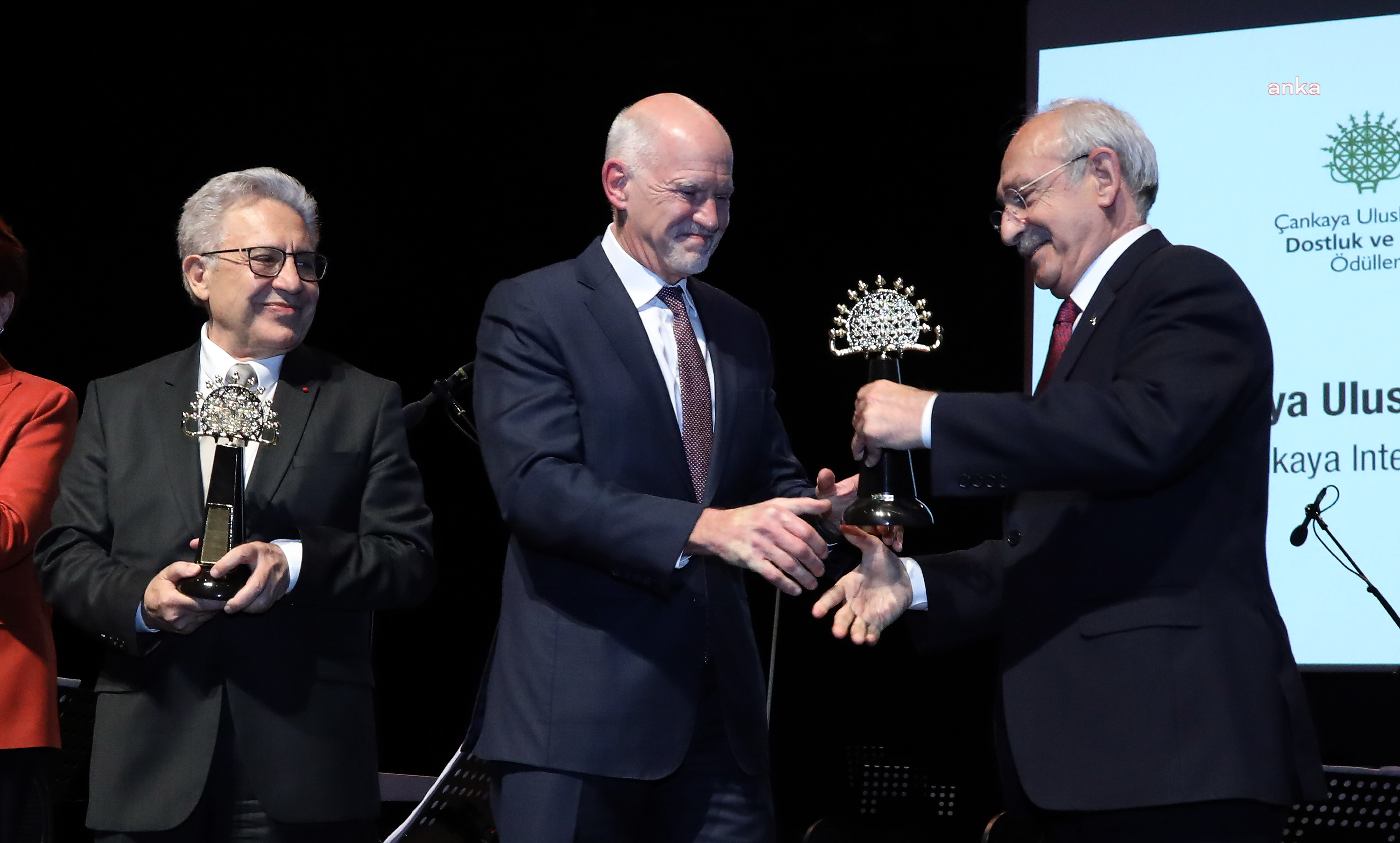 ÇANKAYA ULUSLARARASI DOSTLUK VE BARIŞ ÖDÜLÜ PAPANDREOU VE LİVANELİ’YE VERİLDİ