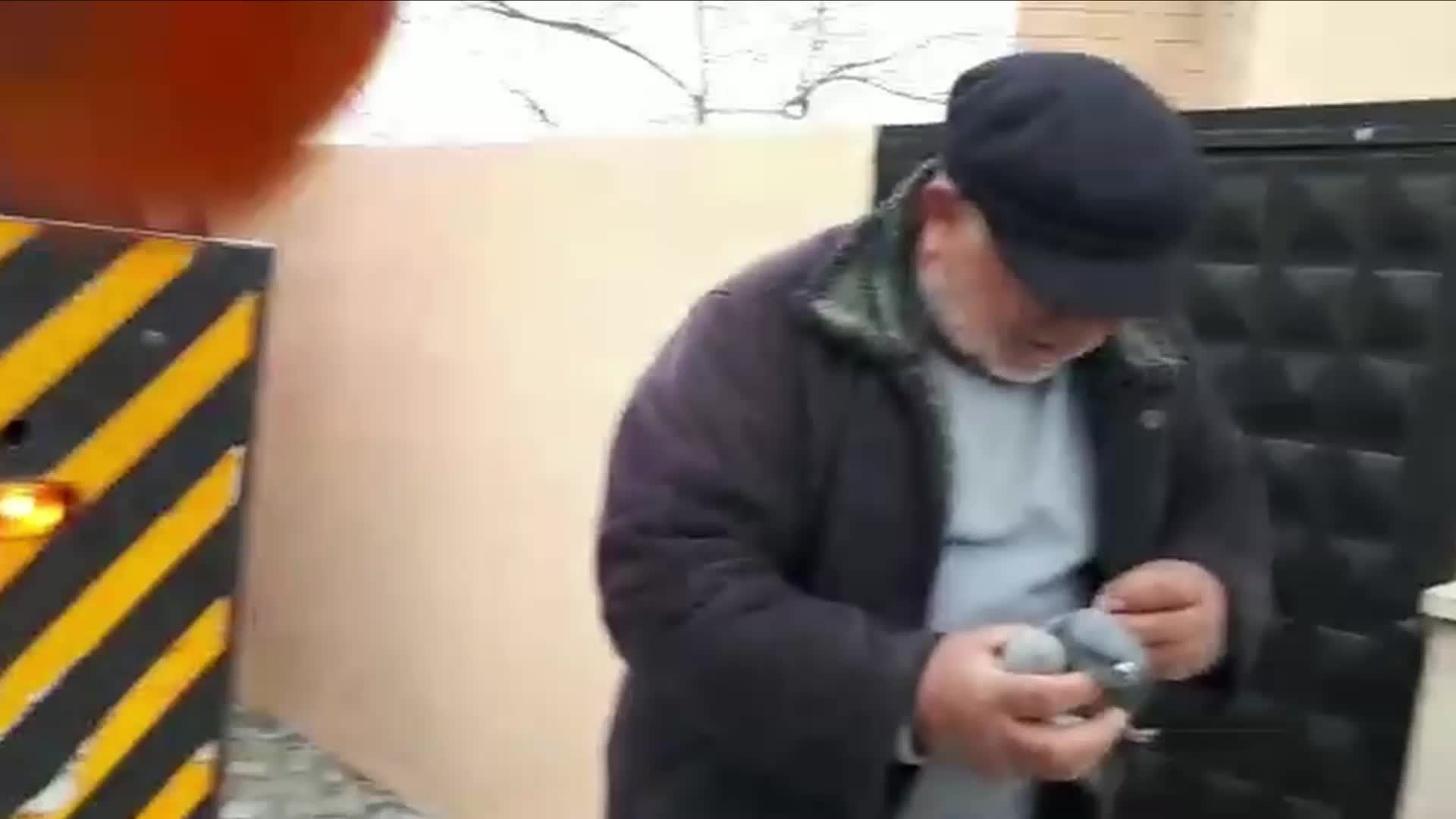 İĞDIR'DA MİNAREDE BAĞLI KALAN GÜVERCİNİ İTFAİYE KURTARDI