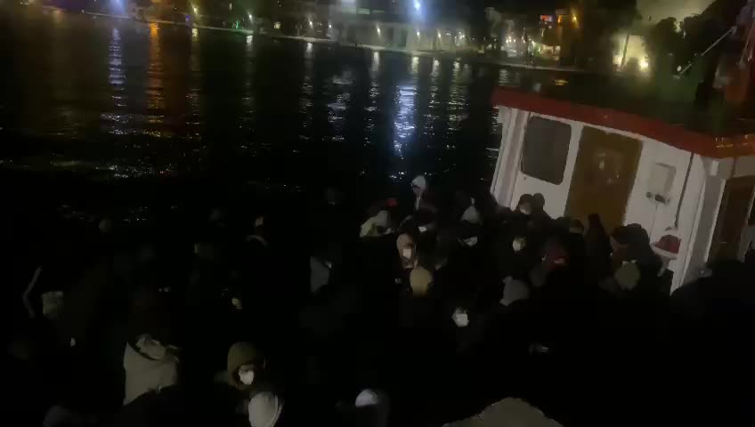 İZMİR'DE 492 KAÇAK GÖÇMEN YAKALANDI