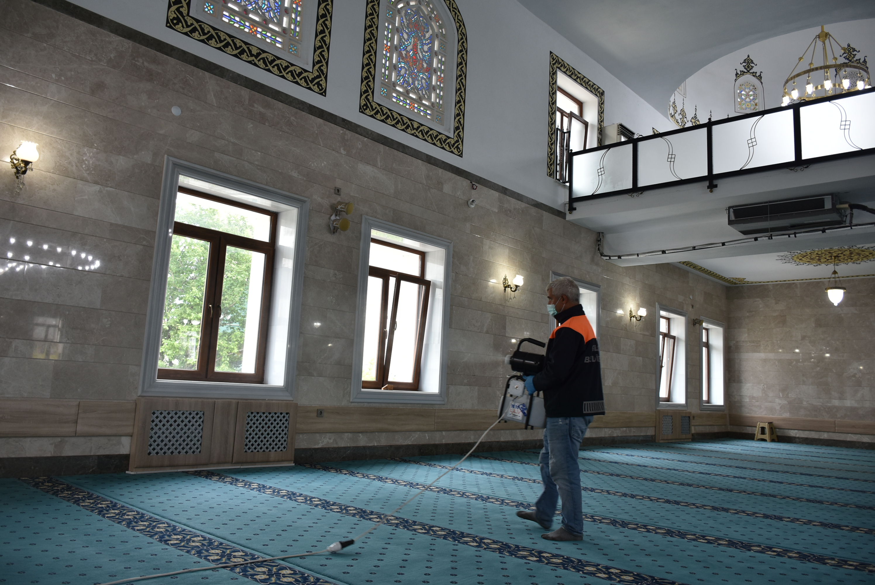 GEMLİK'TE CAMİLER DEZENFEKTE EDİLİYOR