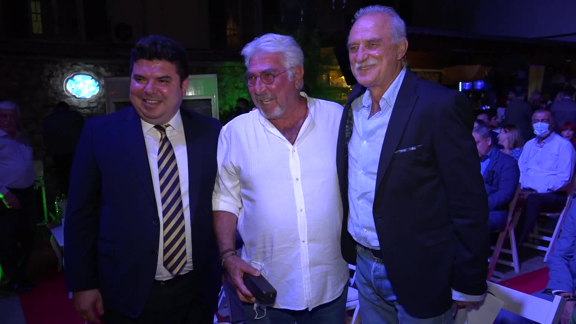 ÜNLÜ OYUNCULAR BUCA’DA SİNEMASEVERLERLE BULUŞTU