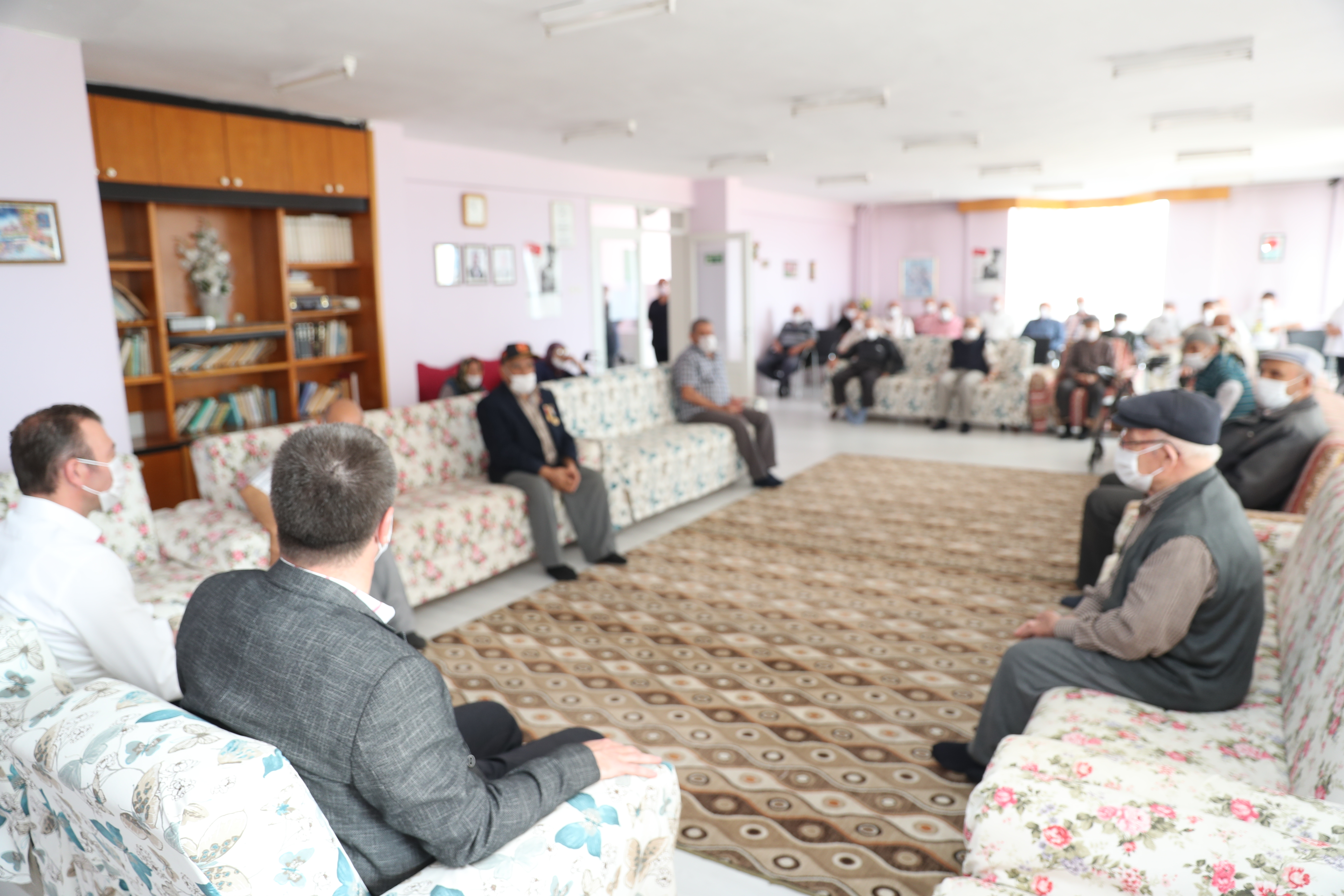 BURDUR BELEDİYE BAŞKANI ERCENGİZ, YAŞLILARIN BAYRAMINI KUTLADI