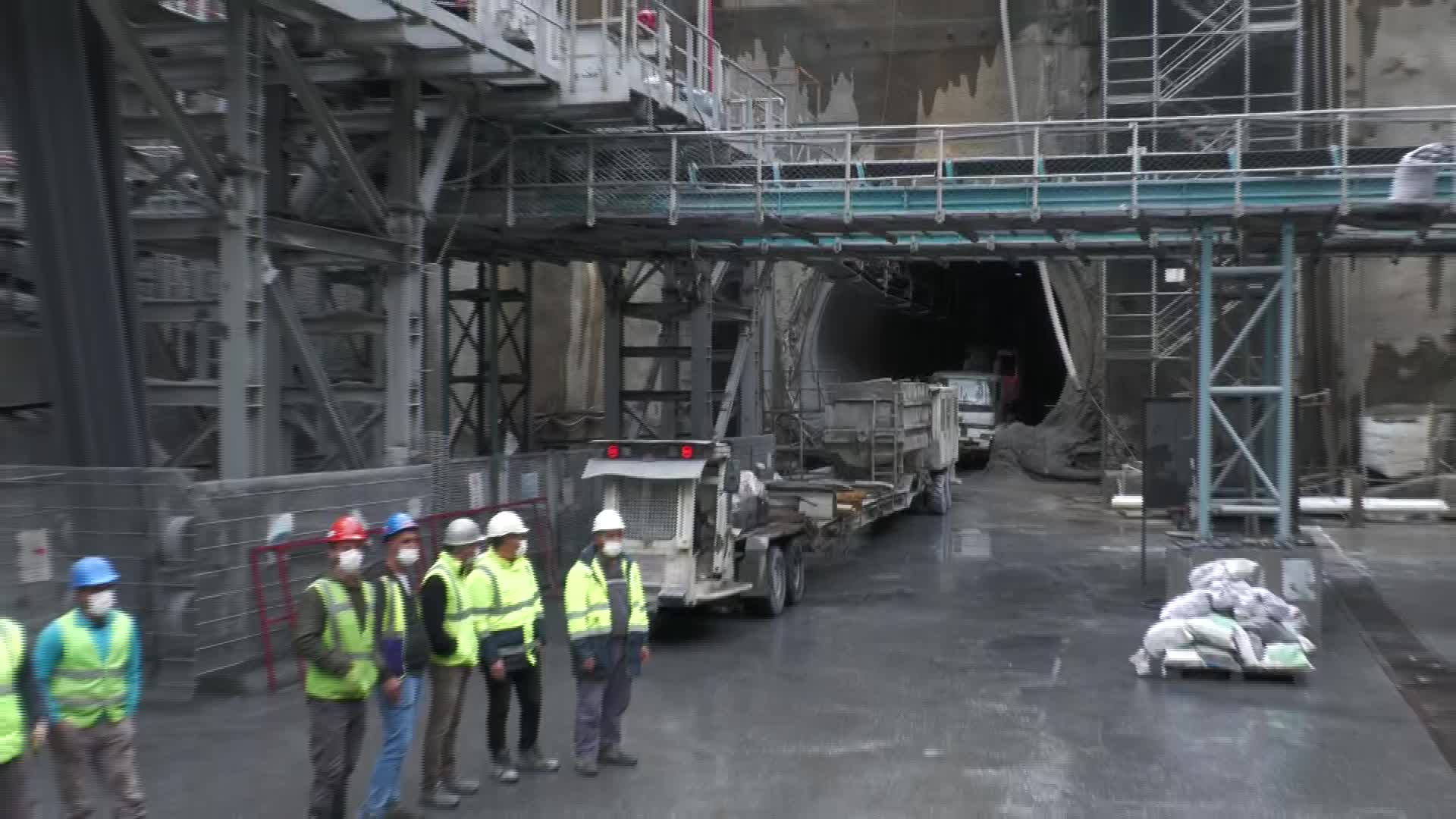 ÇEKMEKÖY-SULTANBEYLİ ARASINI 16 DAKİKAYA İNDİRECEK METRO HATTINDA 4 BİN 700 METRE KAZILDI