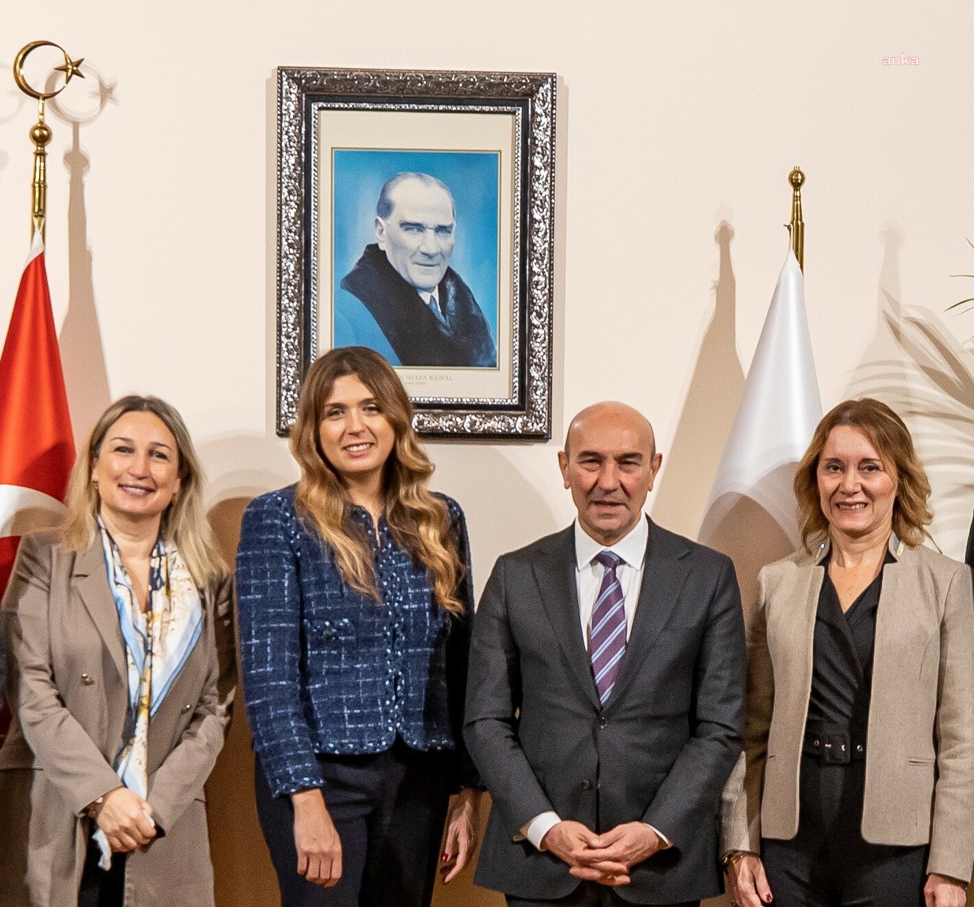 İZMİR’DE TOPLU ULAŞIMDA TEMASSIZ KART KOLAYLIĞI