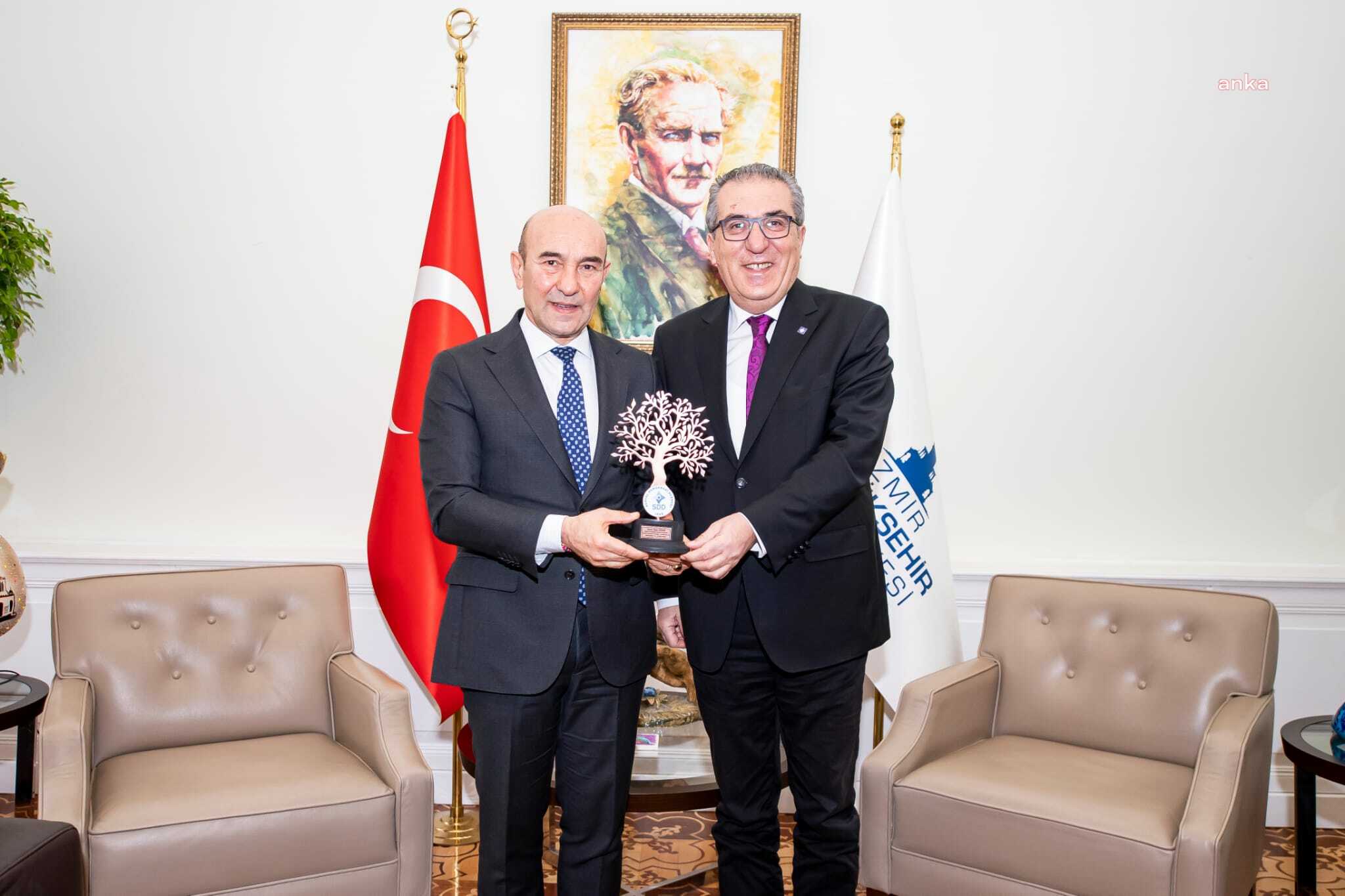 TUNÇ SOYER, SOSYAL DEMOKRASİ DERNEĞİ’NE ÜYE OLDU